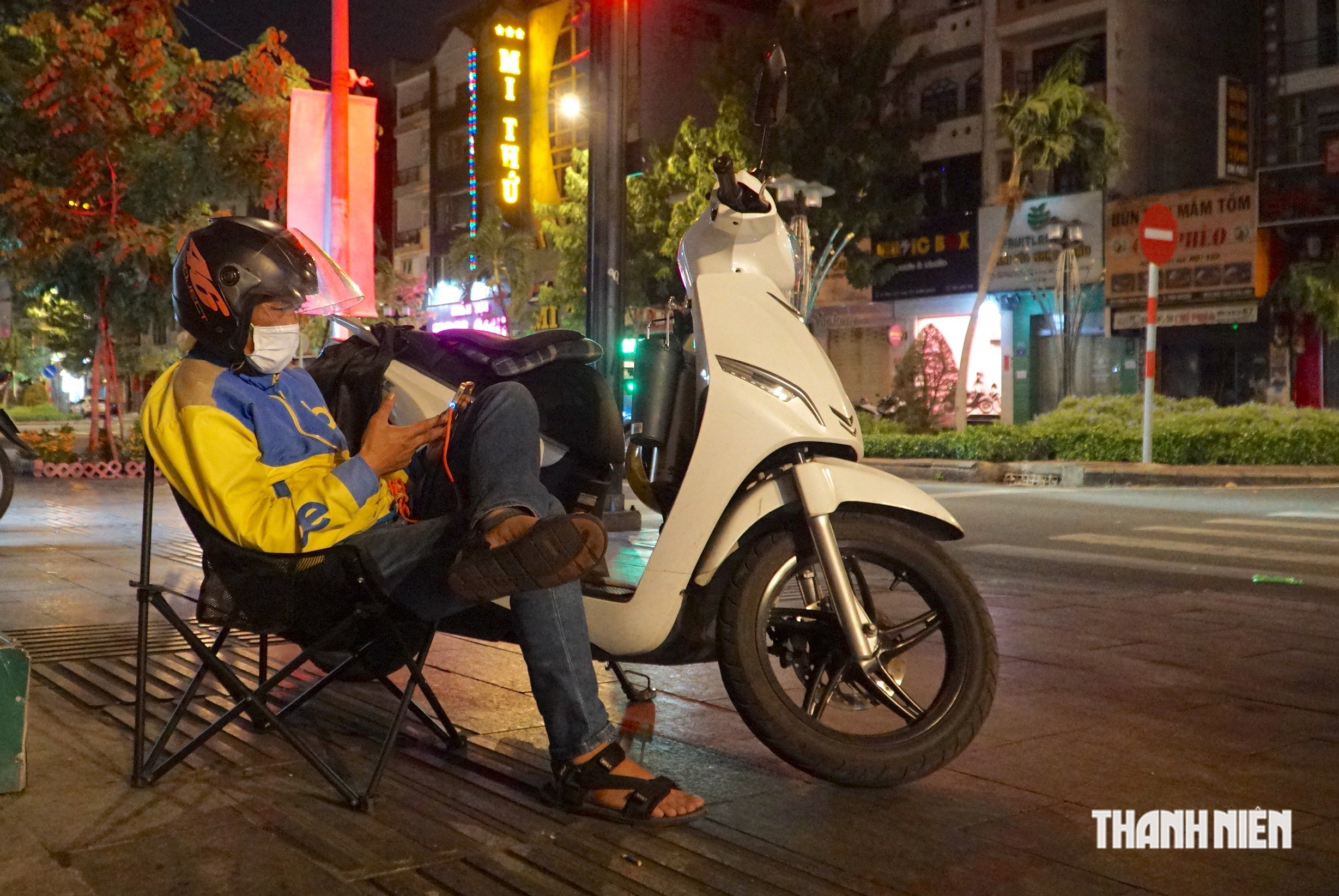 Hàng ngàn người ở TP.HCM không ngủ theo dõi tuyển Tây Ban Nha vô địch World Cup - Ảnh 8.