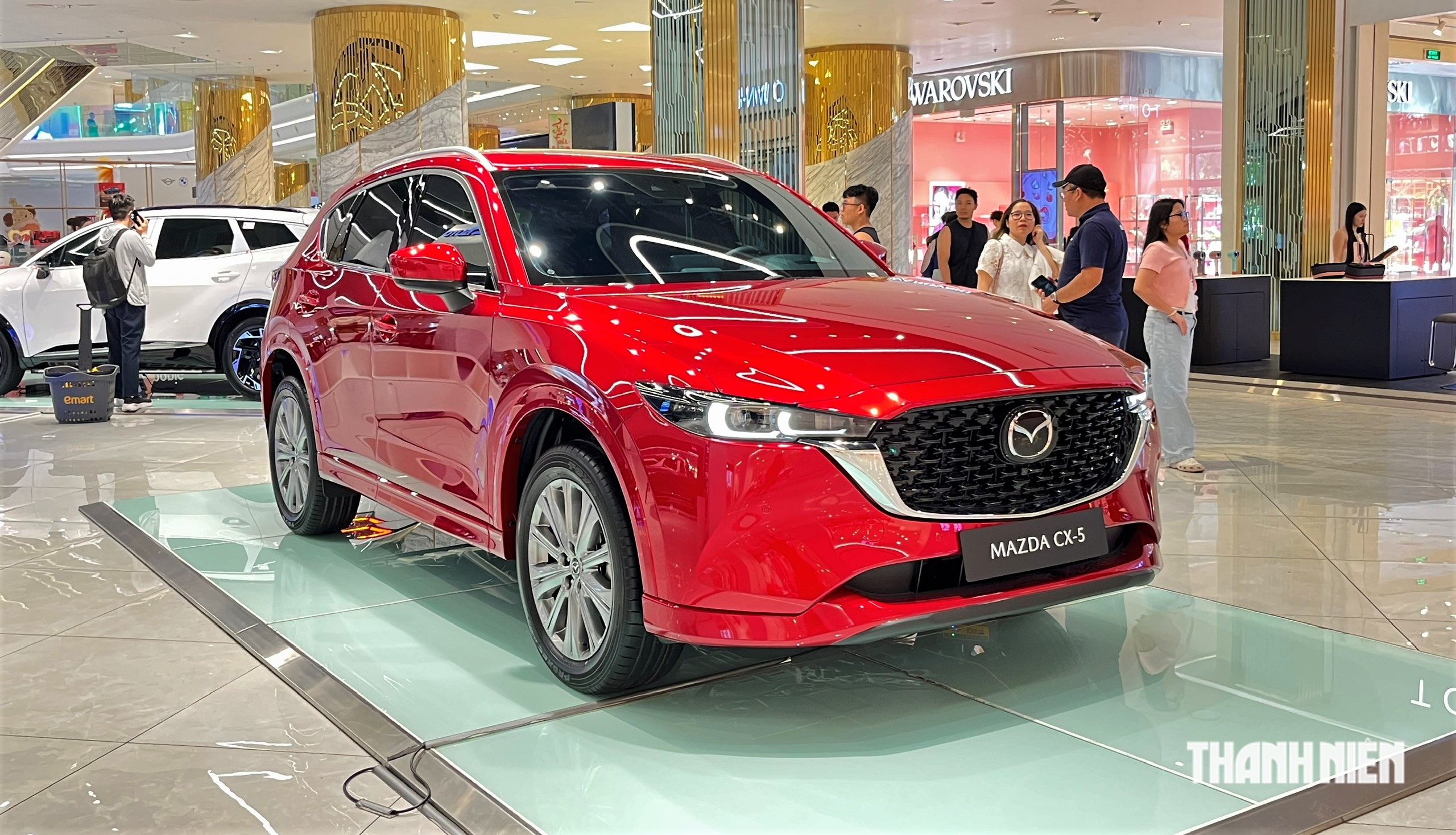 Crossover cỡ trung: Nhóm xe xăng đồng loạt giảm, VinFast VF 7 áp sát Mazda CX-5