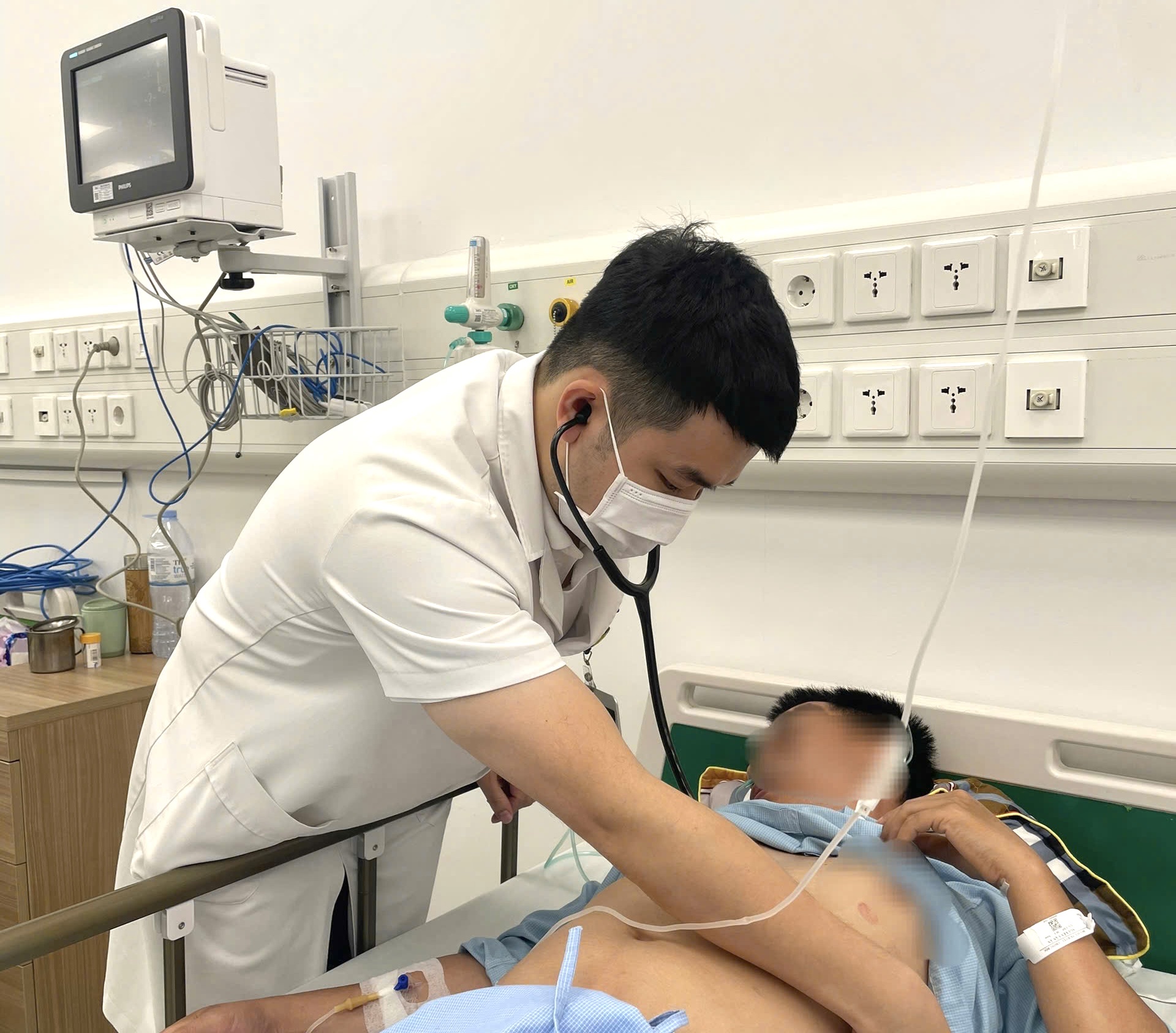 8 ca ngộ độc khí H₂S cấp cứu tại Bệnh viện Bạch Mai cơ sở Ninh Bình- Ảnh 1.