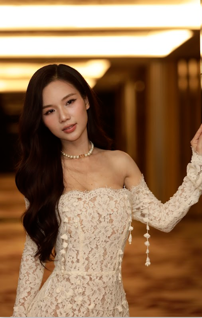 Nữ chính 'Phố trong làng' kết đôi với cơ trưởng ‘Tử chiến trên không’ - Ảnh 2.