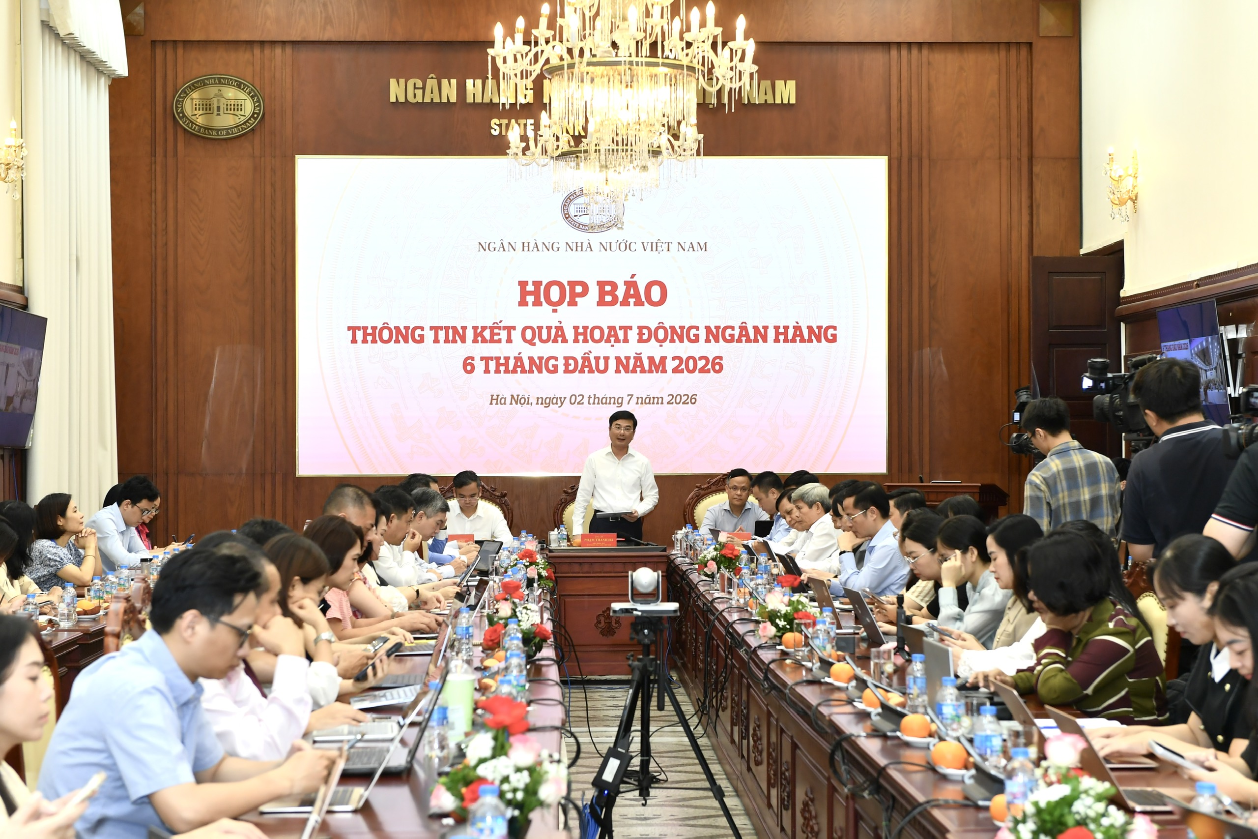 Tín dụng tăng thêm 1,35 triệu tỉ đồng trong 6 tháng đầu năm - Ảnh 1.