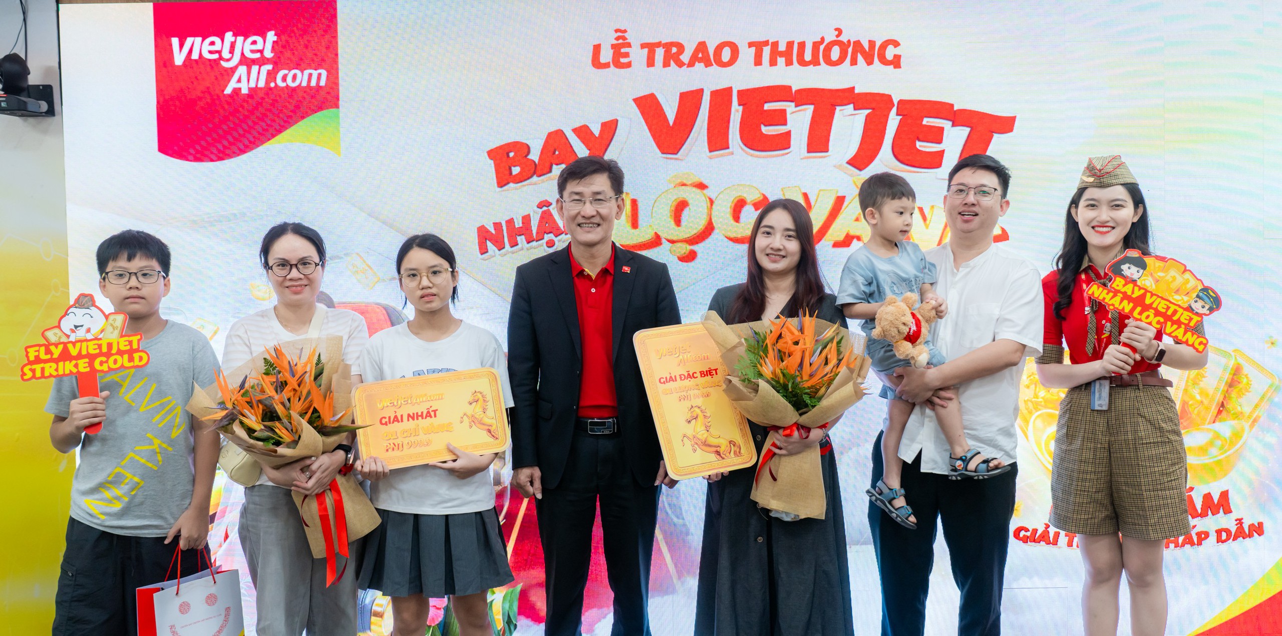 Vé bay mùa hè bất ngờ mang về 1 lượng vàng cho nữ hành khách Phú Thọ- Ảnh 3.