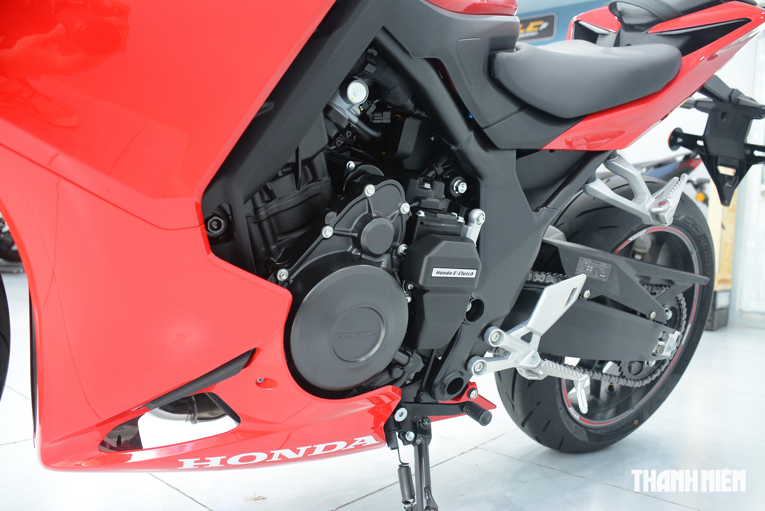 M&ocirc; t&ocirc; thể thao Honda CBR500R Four động cơ 4 xi-lanh về Việt Nam, gi&aacute; 295 triệu - Ảnh 7.