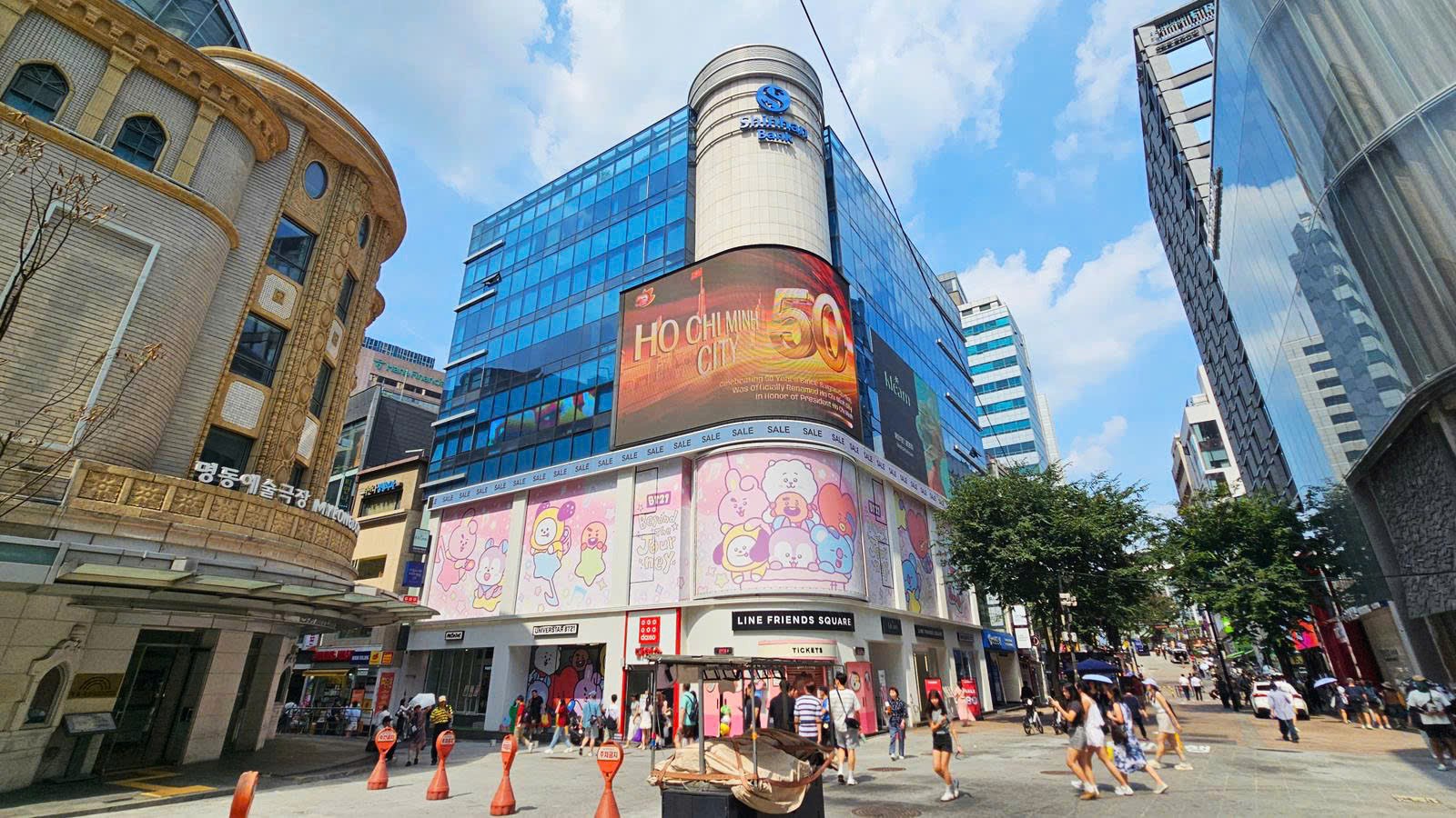 Hình ảnh 50 năm thành phố mang tên Bác nổi bật giữa trung tâm Seoul - Ảnh 1.