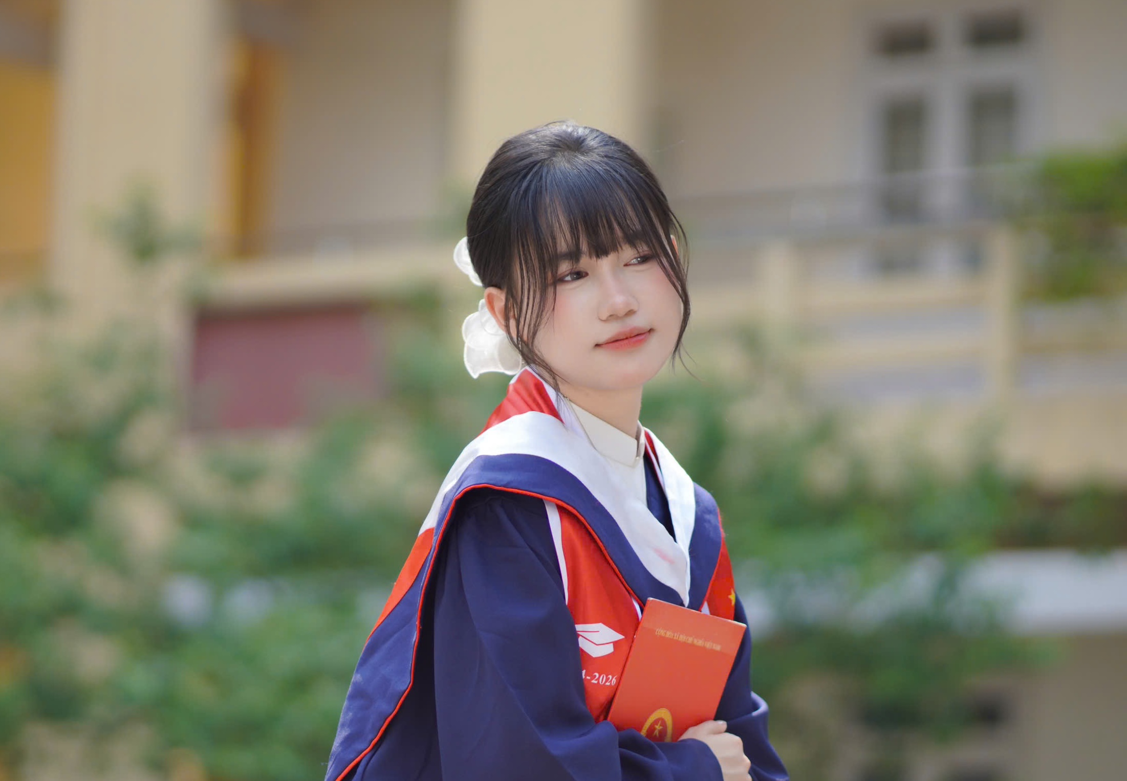 Thủ khoa Tày đạt 10 điểm tiếng Trung 'em rất thích đọc tiểu thuyết' - Ảnh 1.