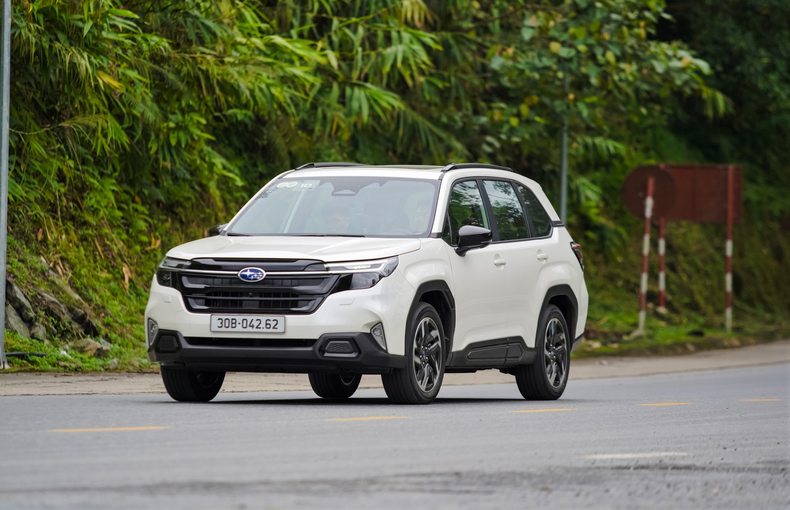 SUV Nhật hai cầu Subaru Forester lại giảm giá 'khủng', về dưới 800 triệu đồng - Ảnh 2.