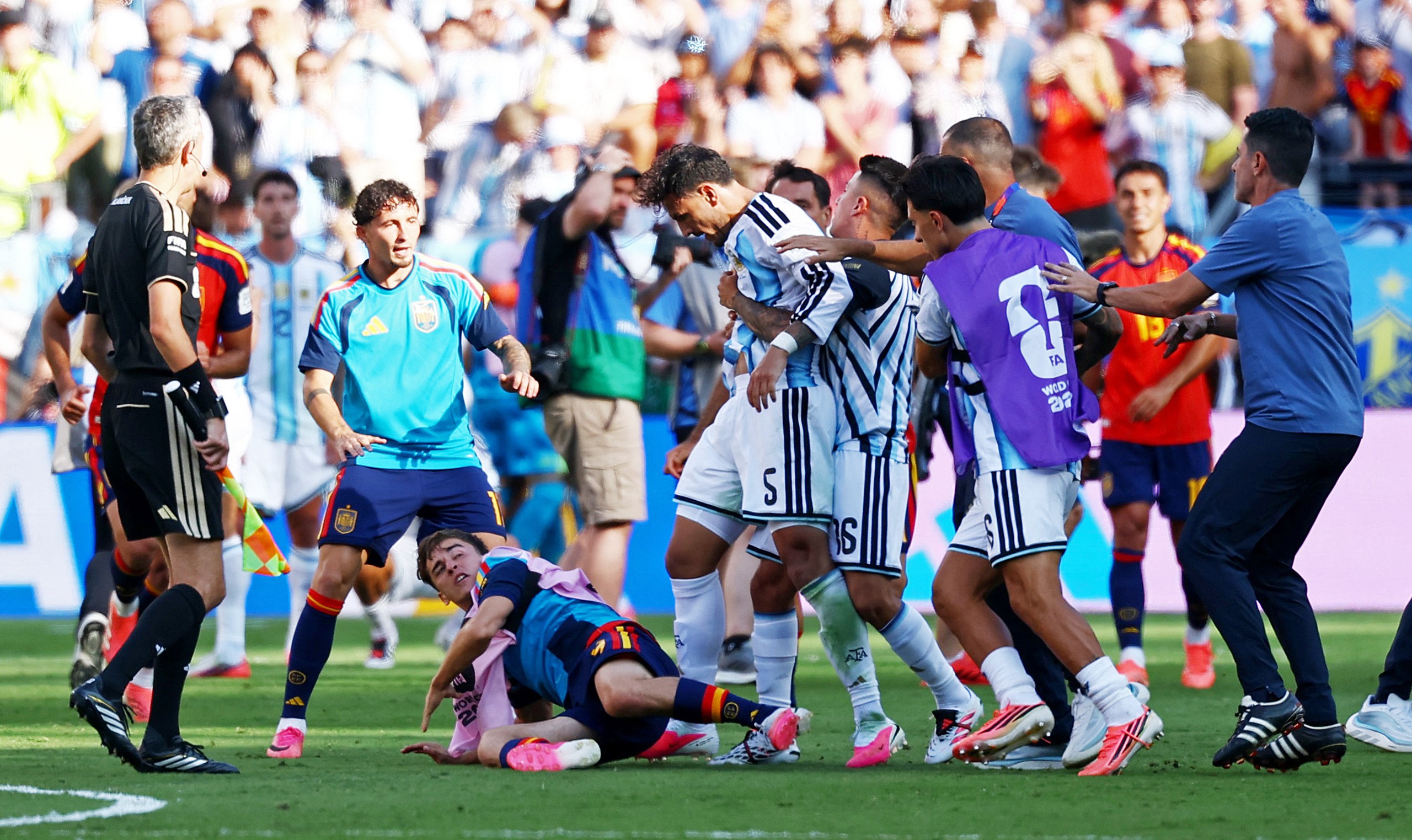 A FIFA está investigando a briga entre Argentina e Espanha após a final da Copa do Mundo - Foto 3.
