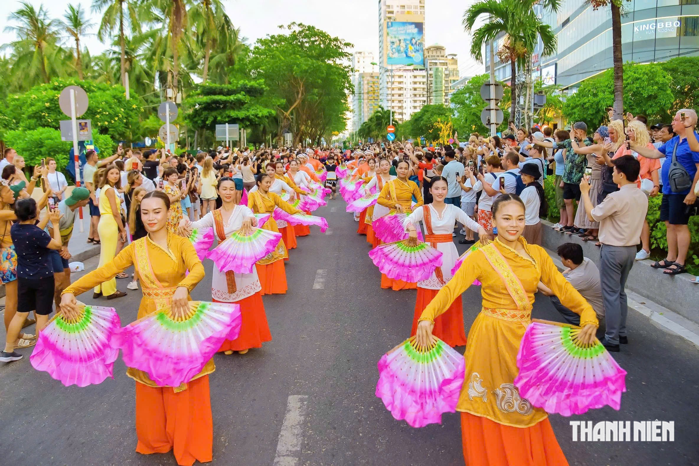 Khánh Hòa thu hơn 1.300 tỉ đồng sau 3 ngày Festival Biển- Ảnh 2.