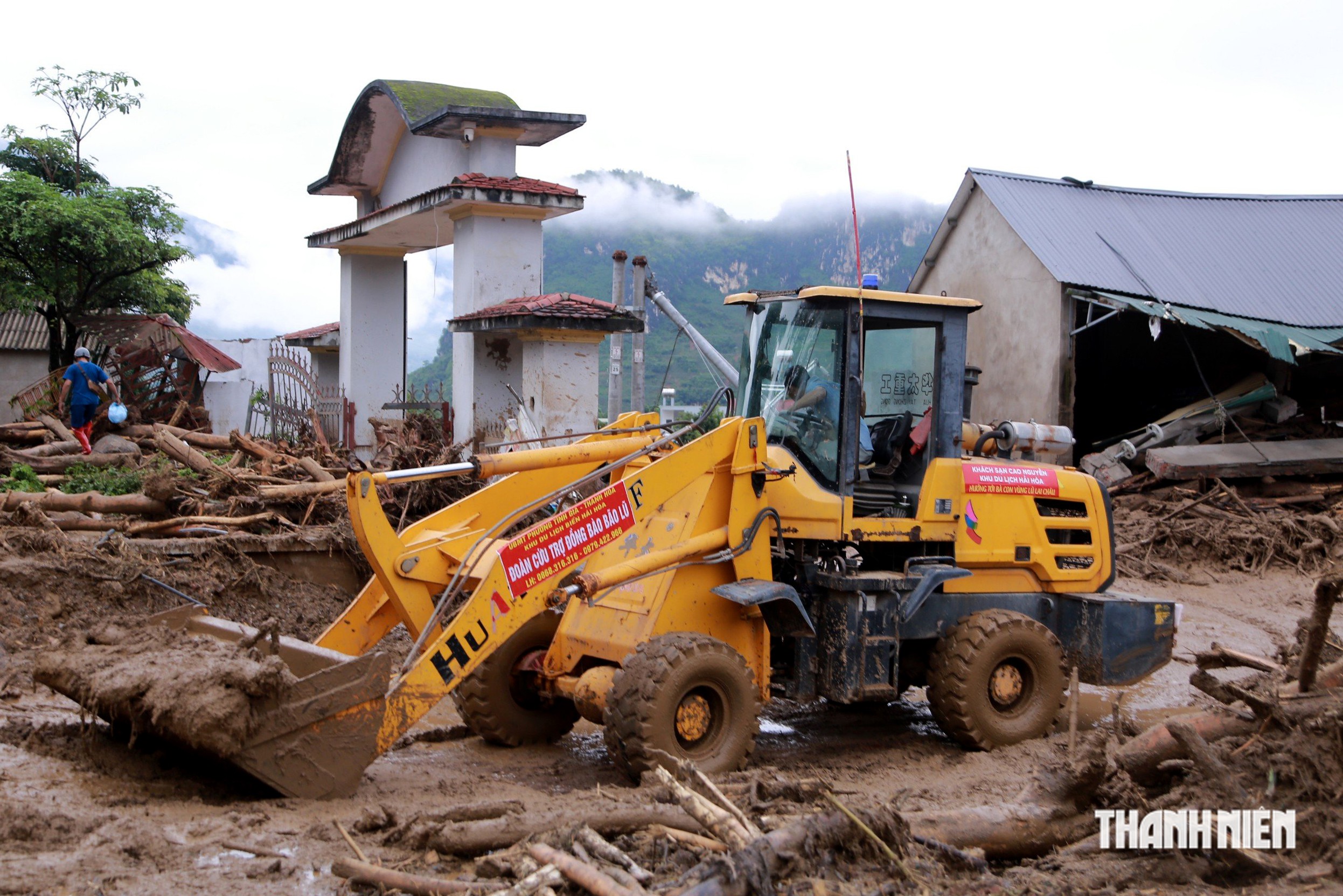 Đội cứu hộ vượt 700km tới Mường Than: 'Chừng nào bà con ổn định, chúng tôi mới ra về'- Ảnh 3.