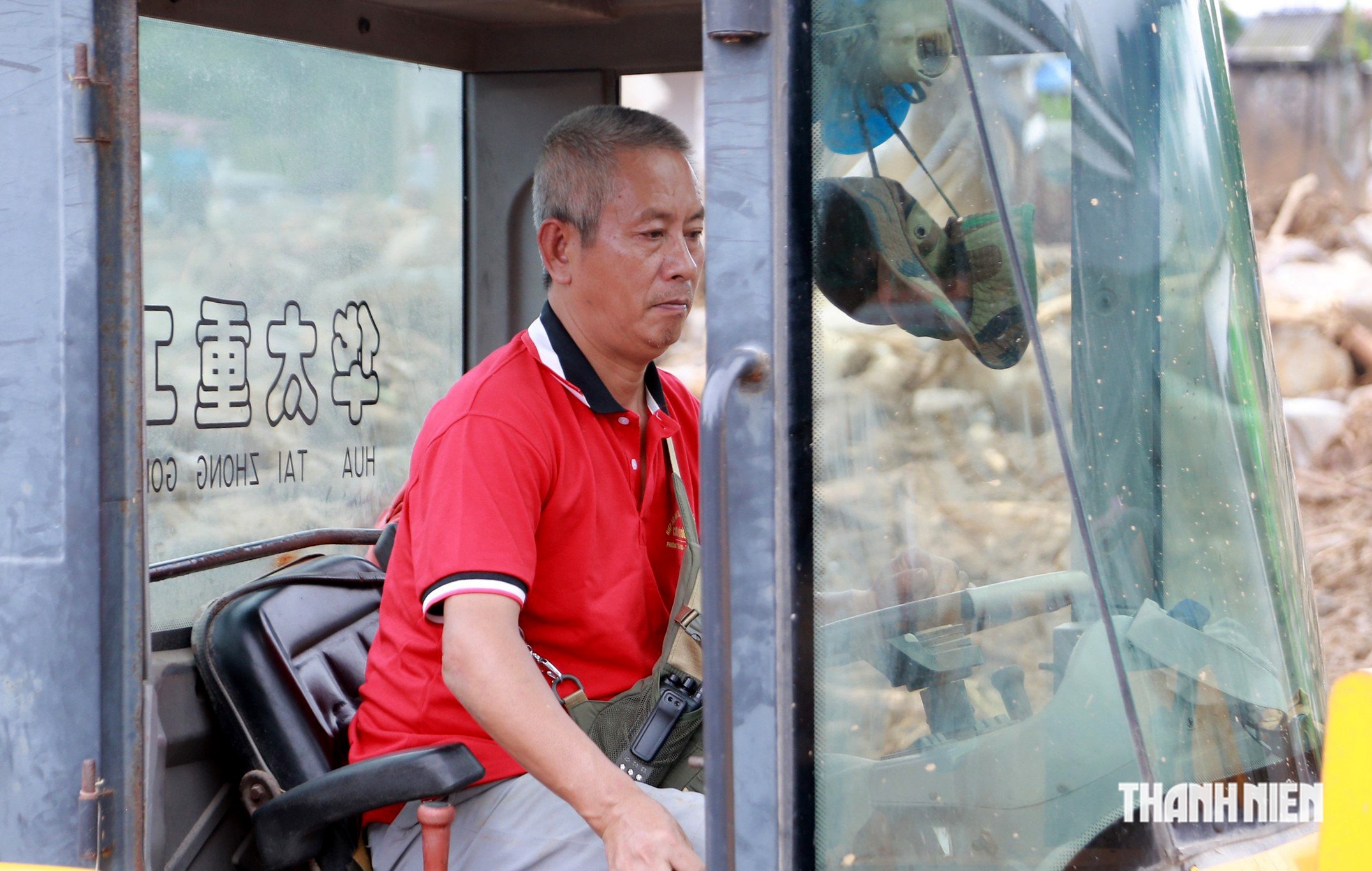 Đội cứu hộ vượt 700km tới Mường Than: 'Chừng nào bà con ổn định, chúng tôi mới ra về'- Ảnh 4.