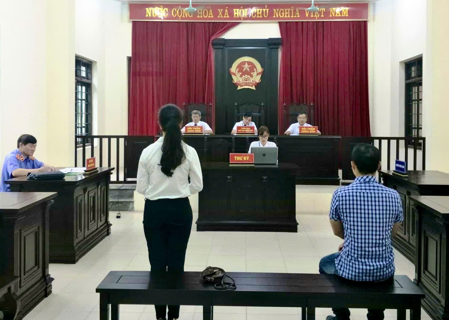 Muôn kiểu ly hôn: Cuộc chiến giành quyền nuôi con sau mỗi phiên tòa- Ảnh 1.
