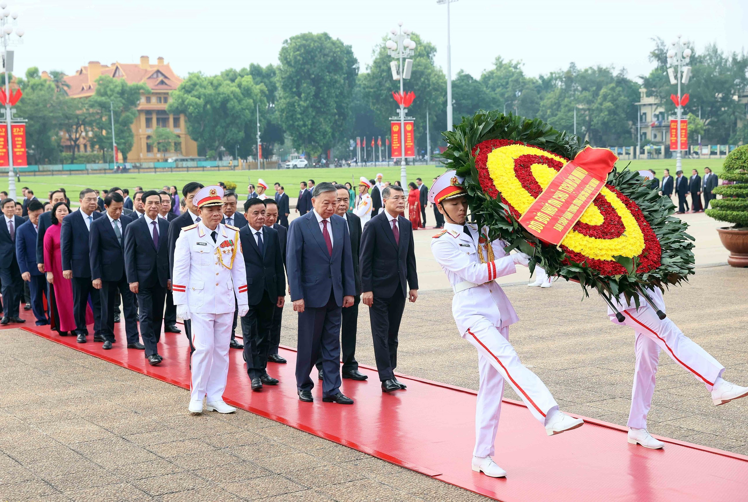 Lãnh đạo Đảng, Nhà nước viếng Chủ tịch Hồ Chí Minh - Ảnh 1.