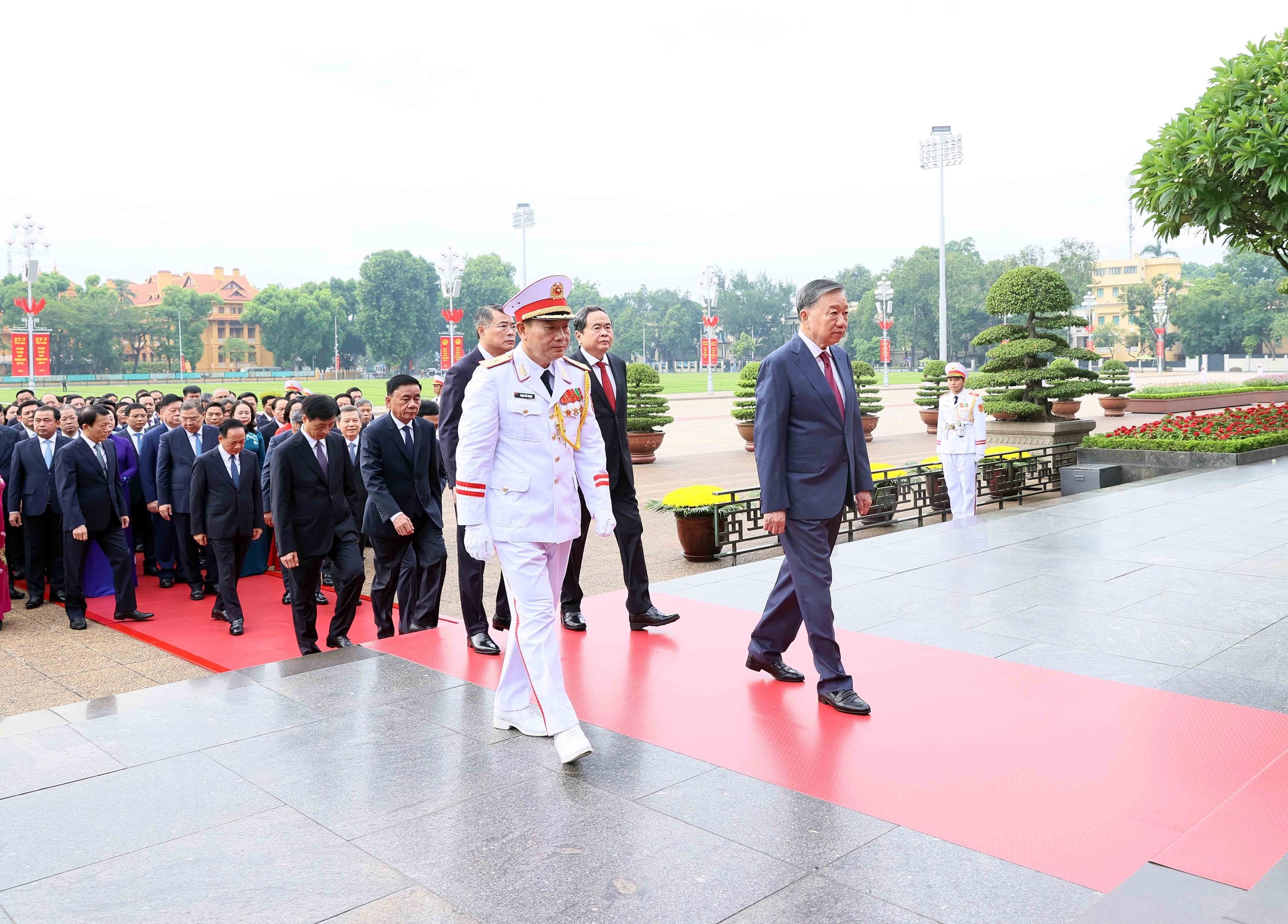 Lãnh đạo Đảng, Nhà nước viếng Chủ tịch Hồ Chí Minh - Ảnh 3.