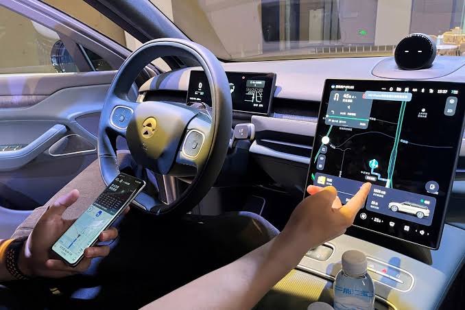 Lý do Android Auto không dây vẫn yêu cầu bật Wi-Fi trên điện thoại - Ảnh 1.