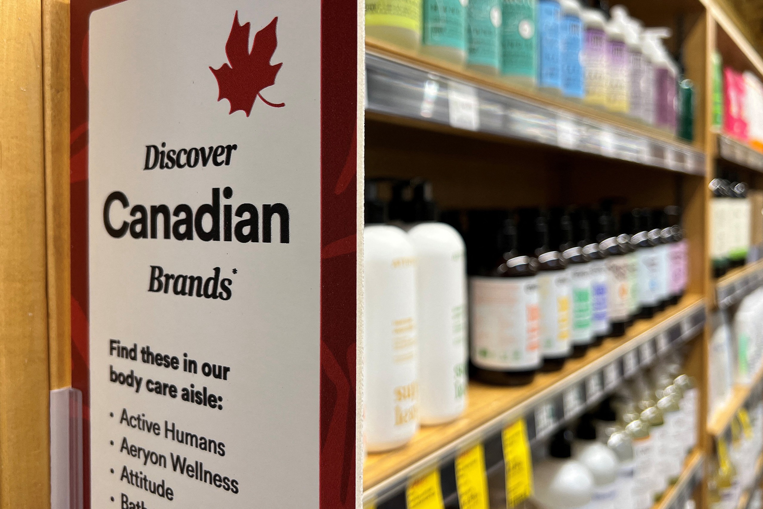 Tổng thống Trump ký sắc lệnh áp thuế 50% đối với nhiều hàng hóa Canada - Ảnh 2.