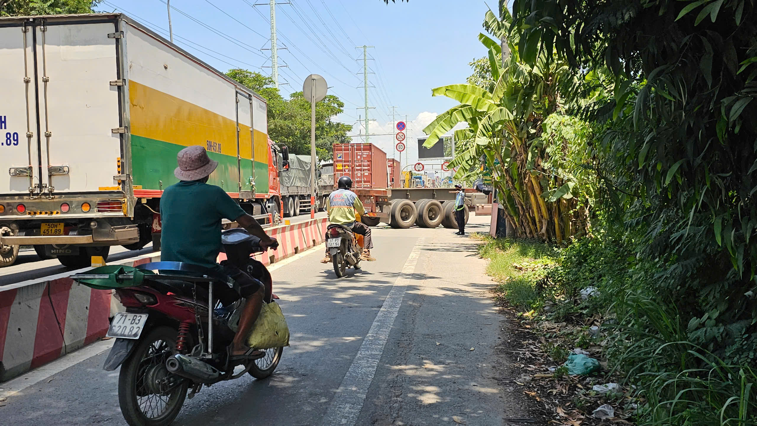 B&atilde;i xe container tr&ecirc;n đường V&otilde; Ch&iacute; C&ocirc;ng g&acirc;y &ugrave;n ứ, bất an cho người d&acirc;n - Ảnh 8.
