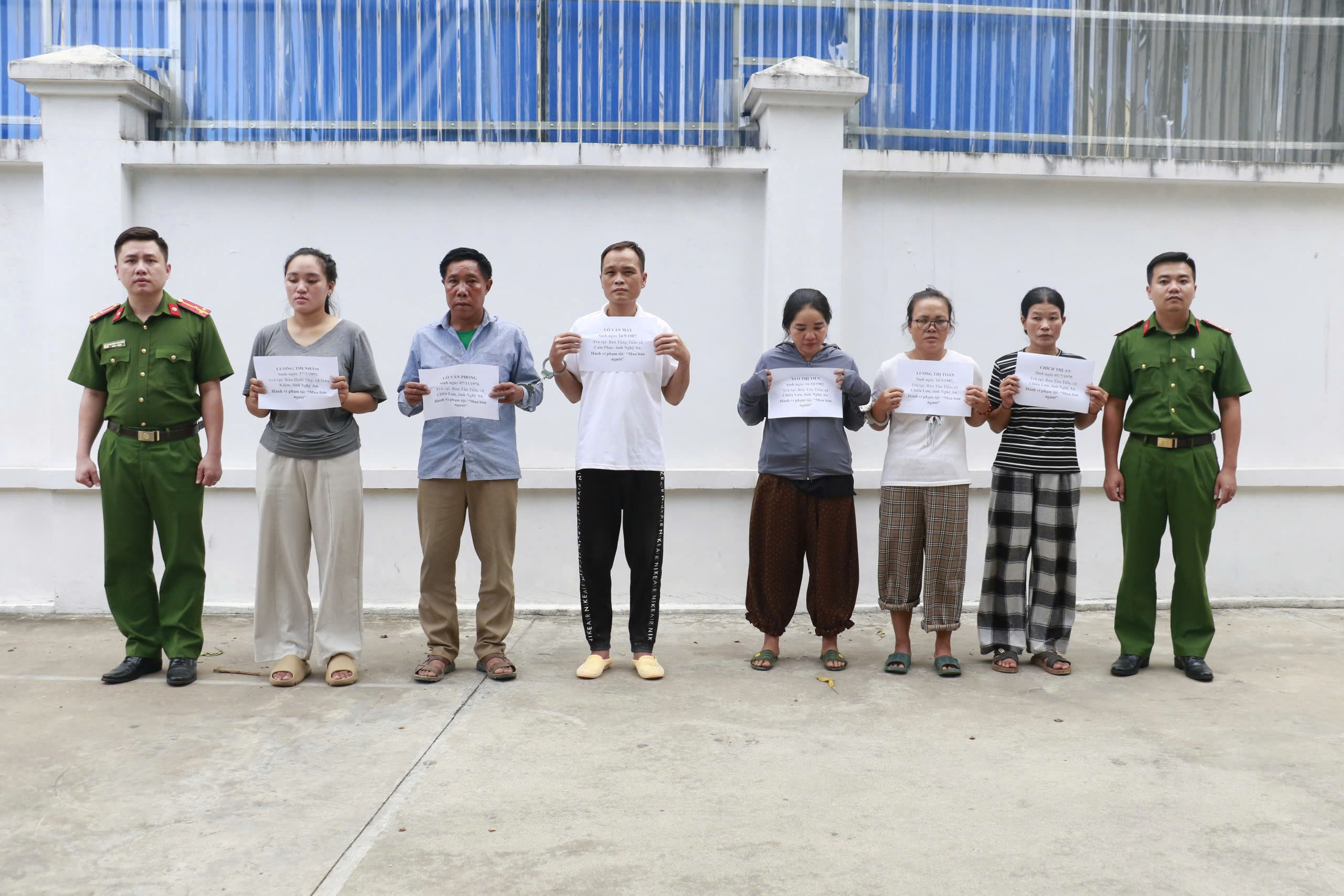 Bắt 6 nghi phạm mua bán người qua biên giới - Ảnh 1.