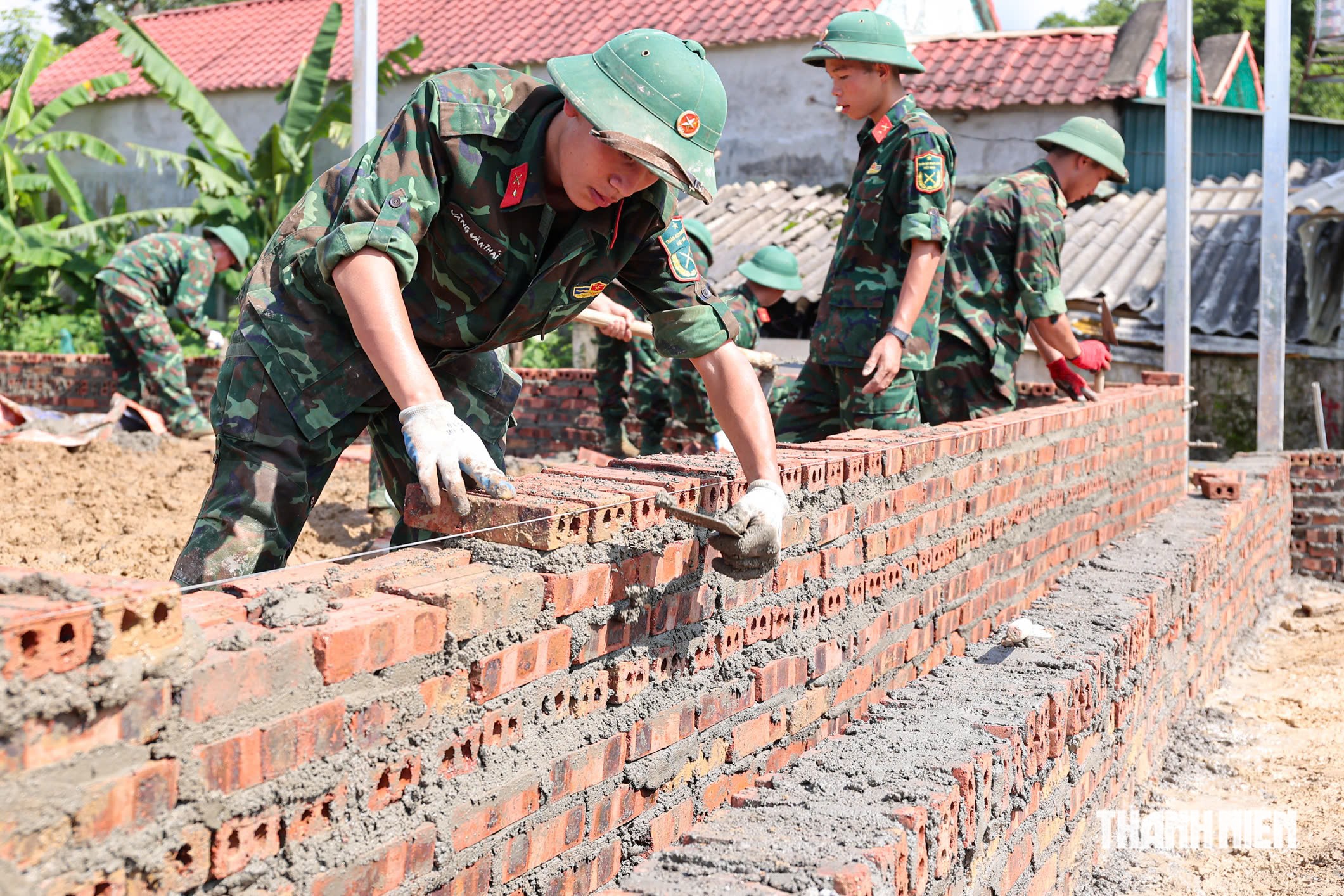 Những móng nhà mới đầu tiên sau lũ tại Mường Than: 'Sau cơn mưa trời lại sáng'- Ảnh 3.