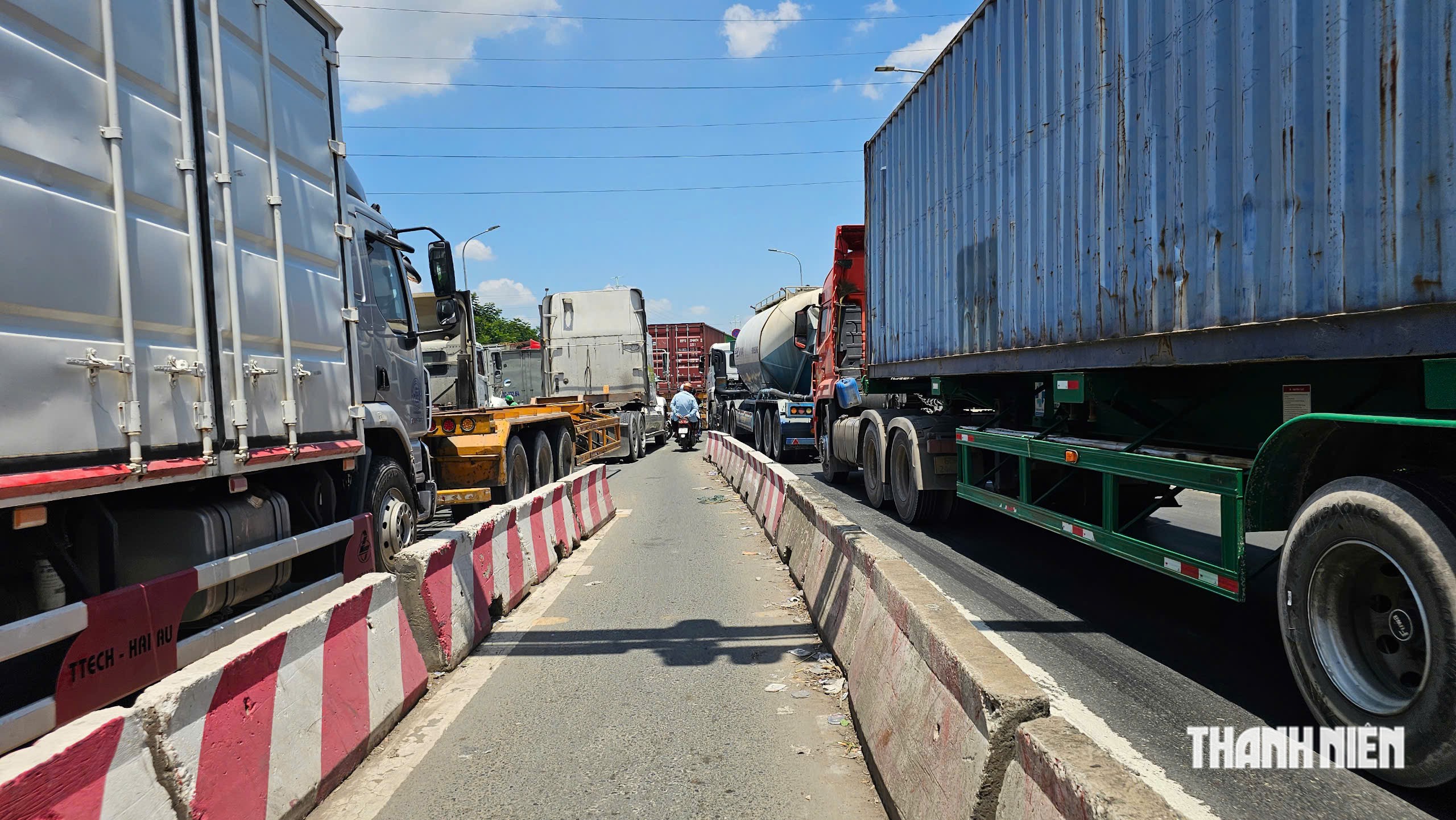 B&atilde;i xe container tr&ecirc;n đường V&otilde; Ch&iacute; C&ocirc;ng g&acirc;y &ugrave;n ứ, bất an cho người d&acirc;n - Ảnh 9.