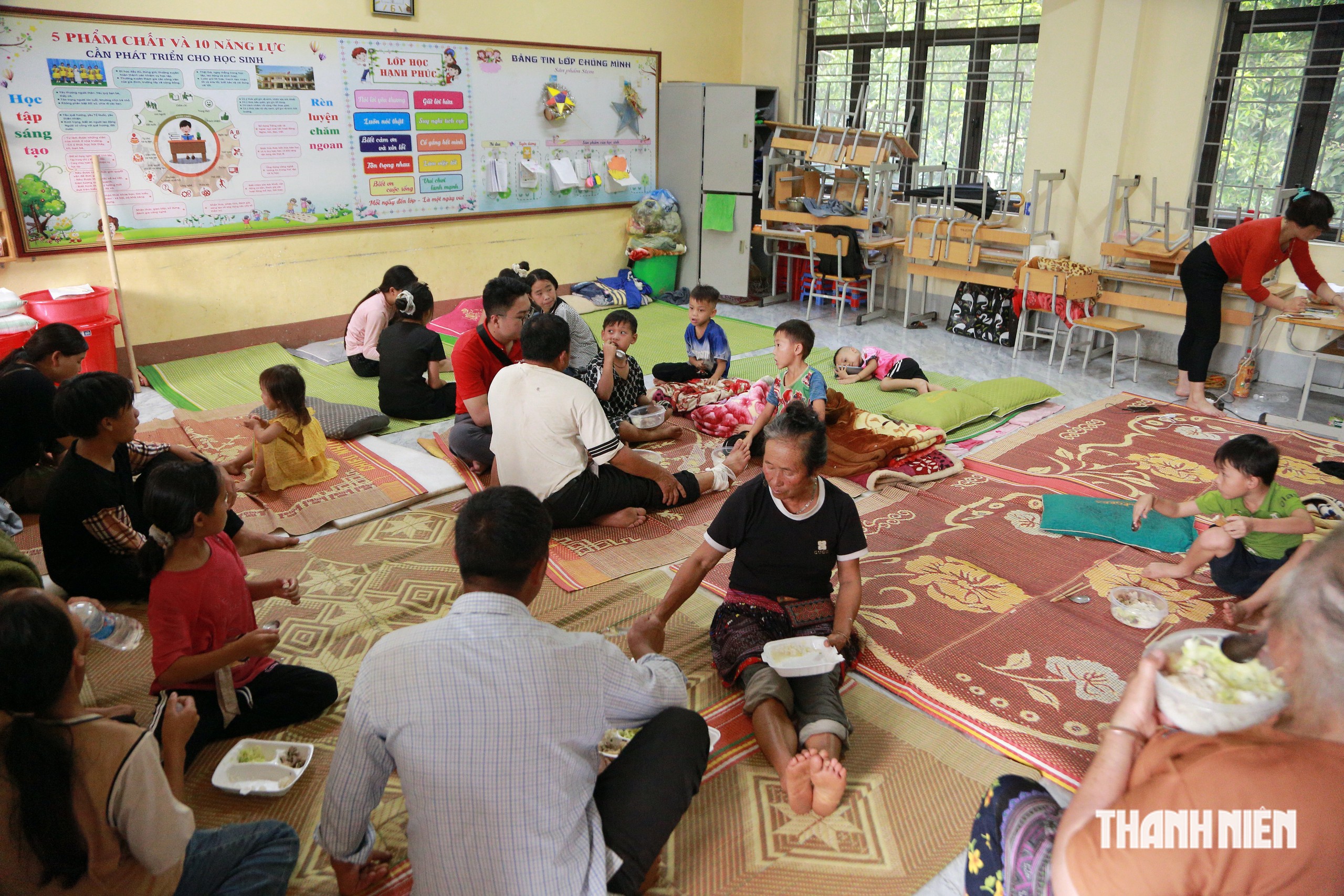 Những móng nhà mới đầu tiên sau lũ tại Mường Than: 'Sau cơn mưa trời lại sáng'- Ảnh 16.