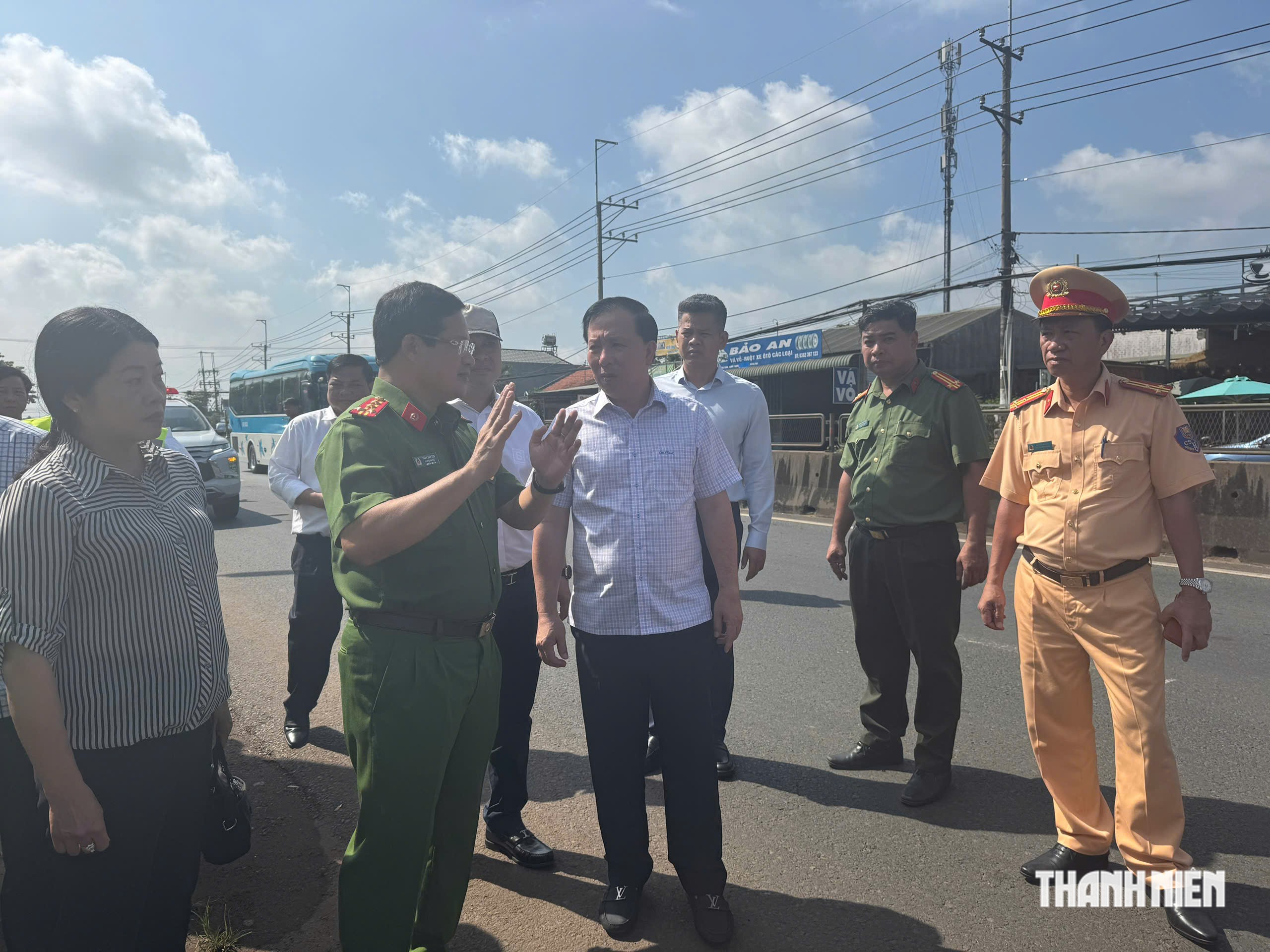 Lãnh đạo Đồng Nai thăm hỏi nạn nhân vụ cháy xe khách 7 người tử vong - Ảnh 3.