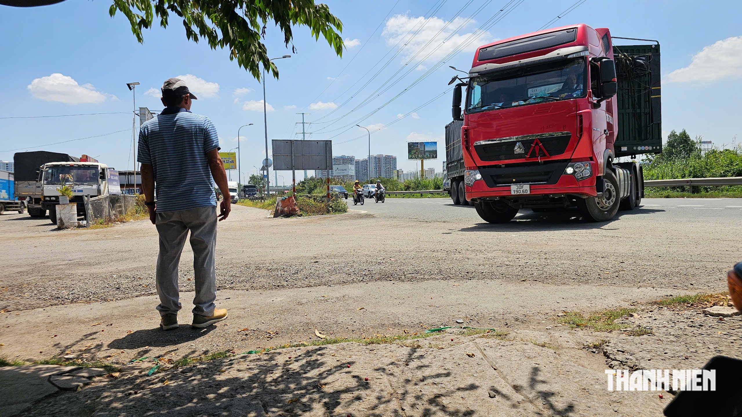 B&atilde;i xe container tr&ecirc;n đường V&otilde; Ch&iacute; C&ocirc;ng g&acirc;y &ugrave;n ứ, bất an cho người d&acirc;n - Ảnh 3.