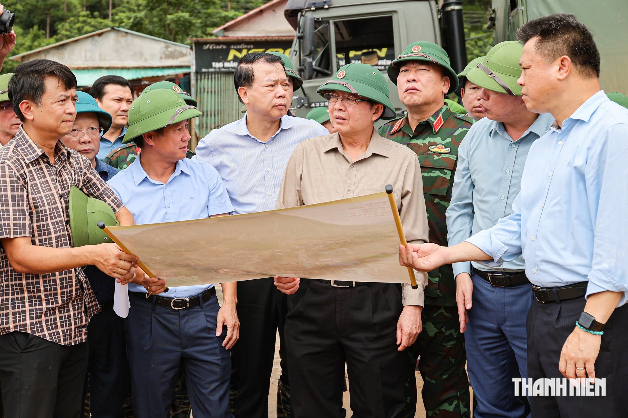 Phó thủ tướng: Bằng mọi cách tìm người mất tích trong lũ quét ở Lai Châu - Ảnh 5.