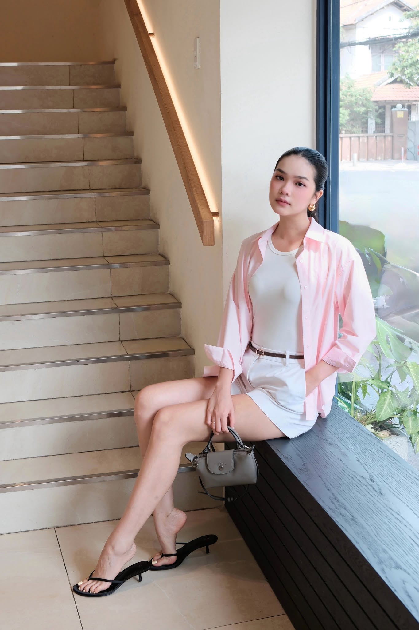 Kiểu giày đa năng ai cũng diện, vừa thoải mái vừa thời trang- Ảnh 6.