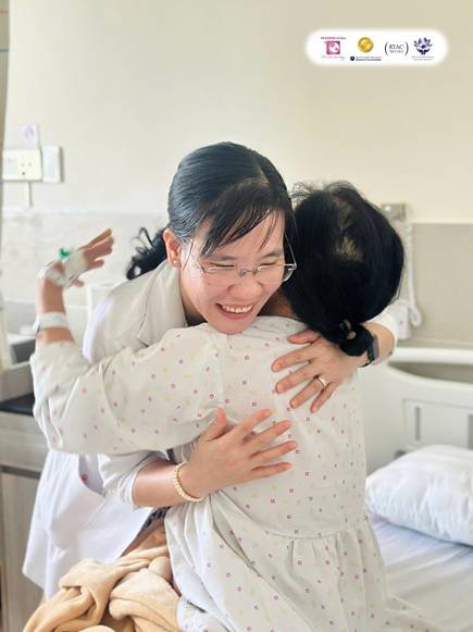 Từ Mỹ về Việt Nam để giải quyết nỗi khổ thầm kín của phụ nữ tuổi 62 - Ảnh 2.