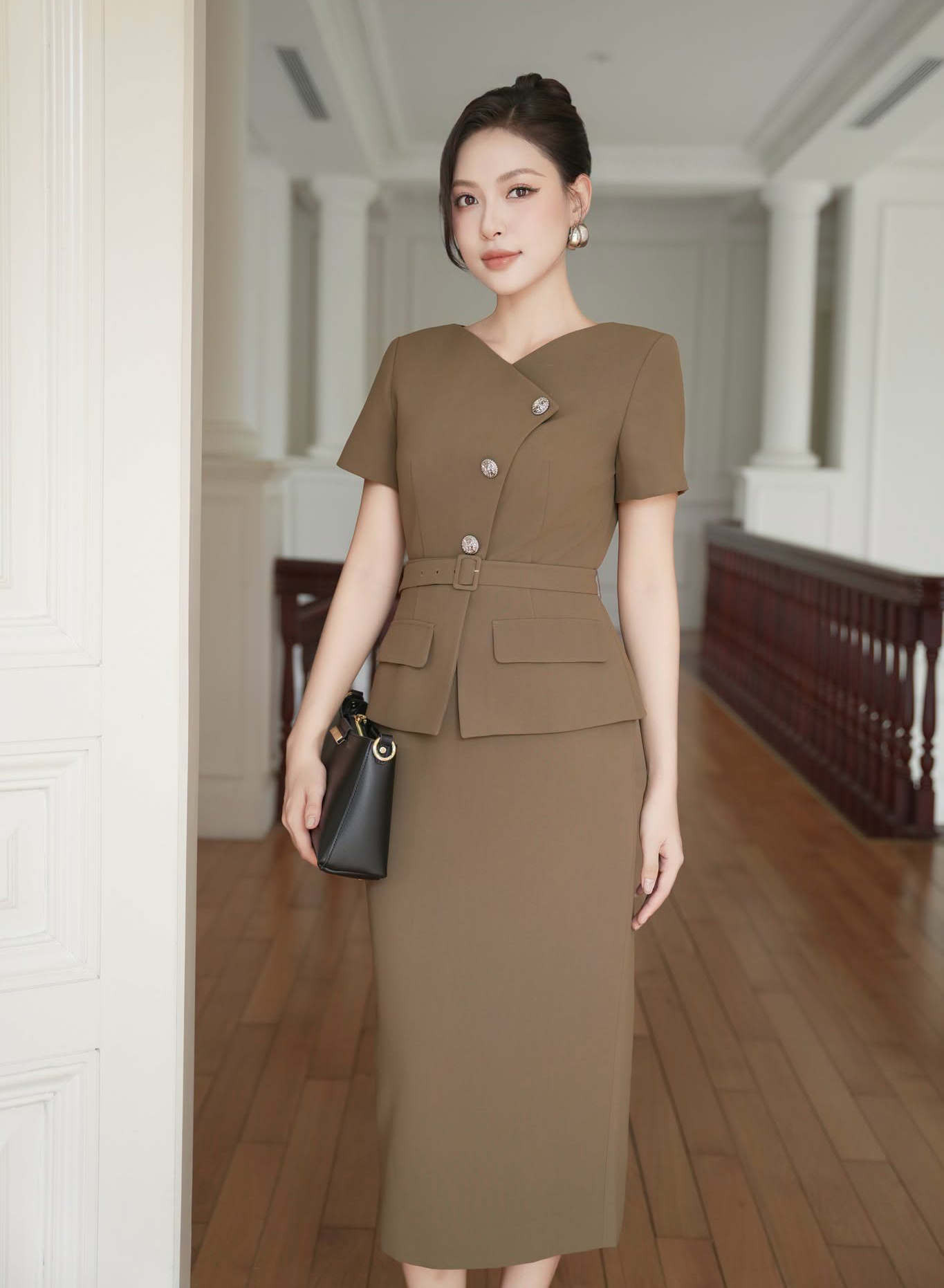 Phối đồ thu 2026 với sự trở lại mạnh mẽ của gam m&agrave;u trung t&iacute;nh - Ảnh 8.
