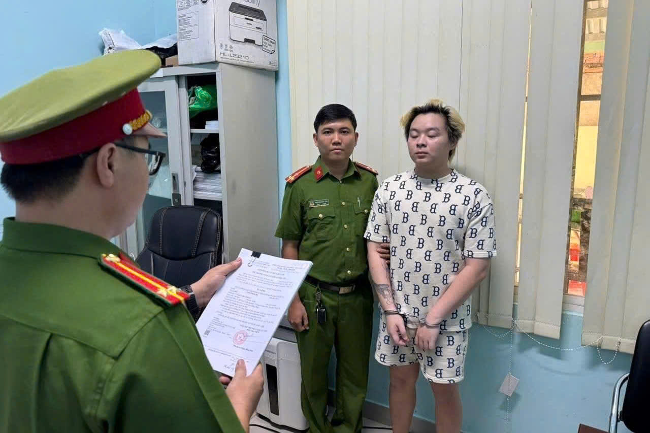 Công an TP.HCM tìm nạn nhân bị thanh niên 20 tuổi đăng ảnh xe sang lừa đảo - Ảnh 1.