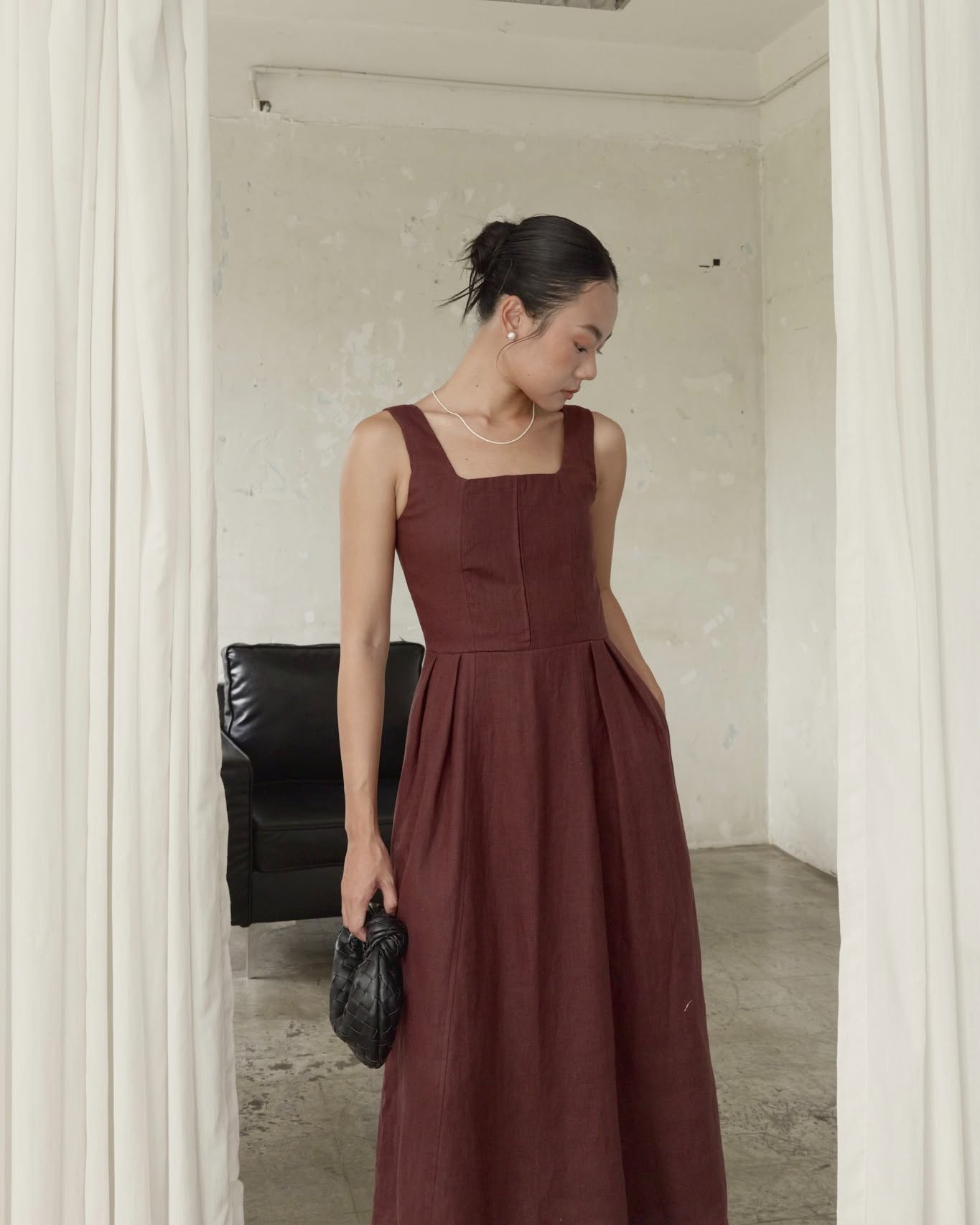 Năng động xuống phố với đầm kh&ocirc;ng tay tinh tế  - Ảnh 1.