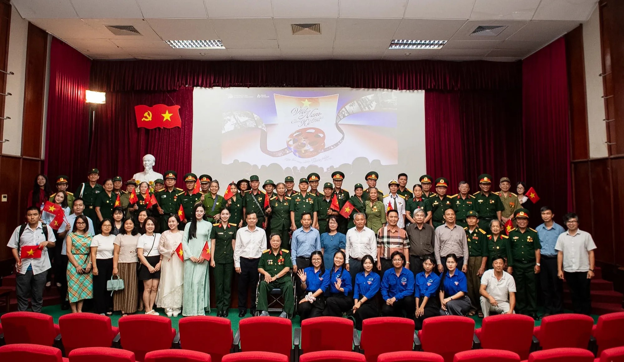 "Đ&ocirc;i ch&acirc;n" đặc biệt của người l&iacute;nh bước l&ecirc;n phim t&agrave;i liệu - Ảnh 3.