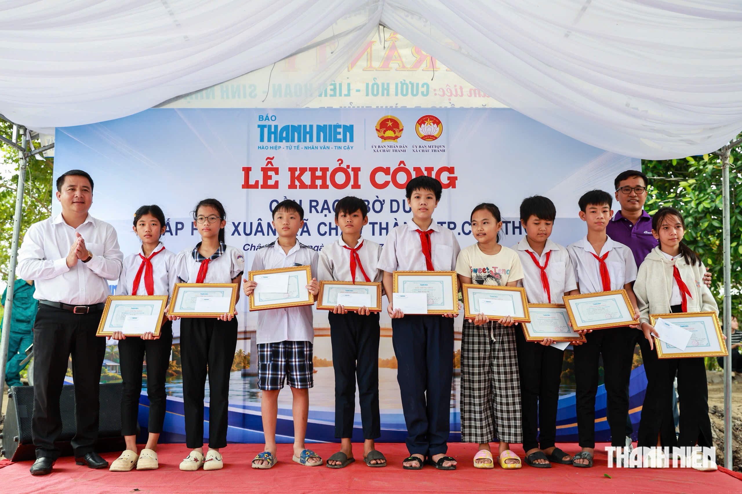 Báo Thanh Niên xây cầu mới: Giấc mơ của xóm nhỏ Cần Thơ thành hiện thực- Ảnh 10.