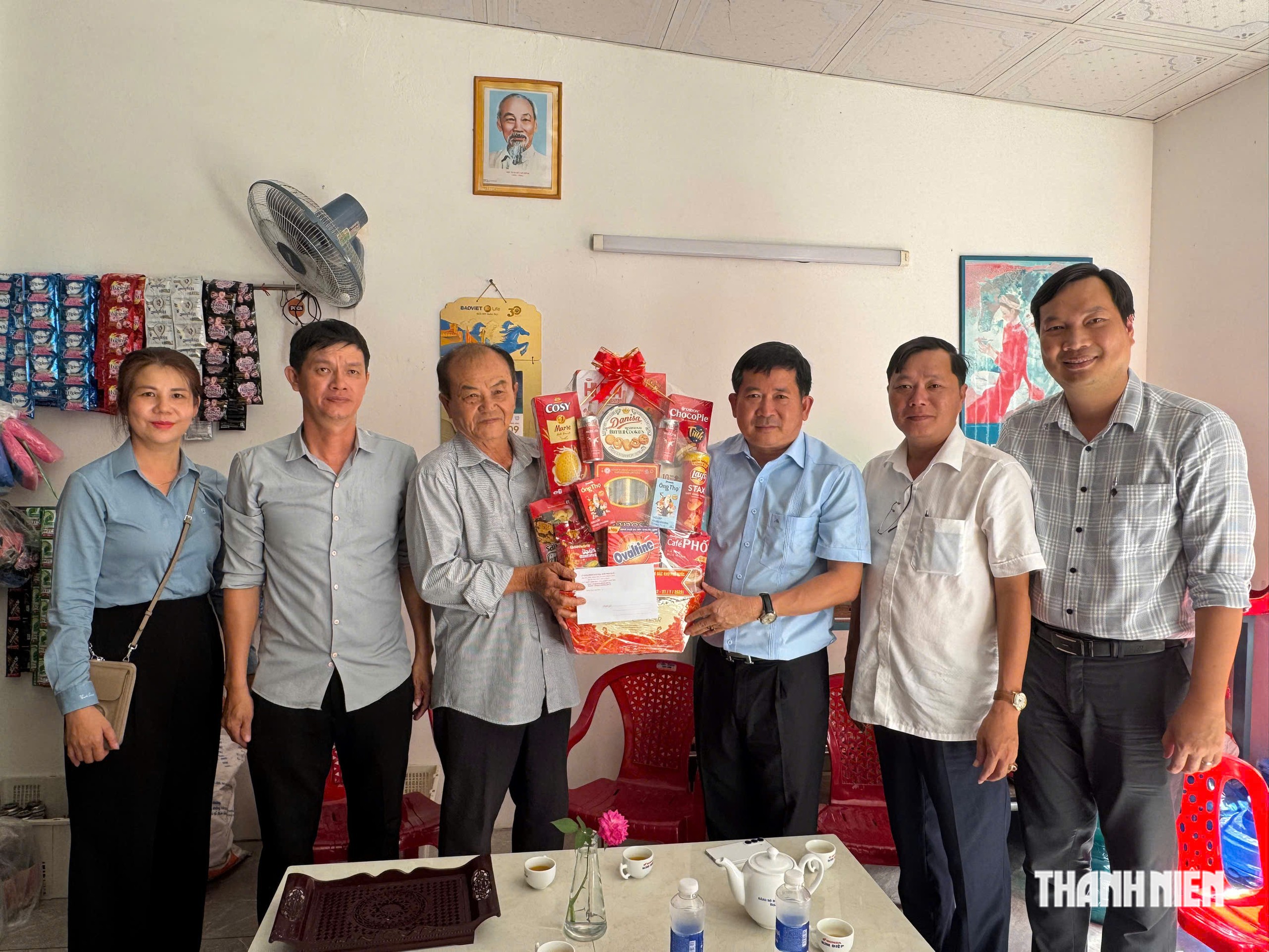 Ông Đinh Văn Nơi tri ân gia đình thương binh, liệt sĩ ở đặc khu Phú Quốc- Ảnh 1.
