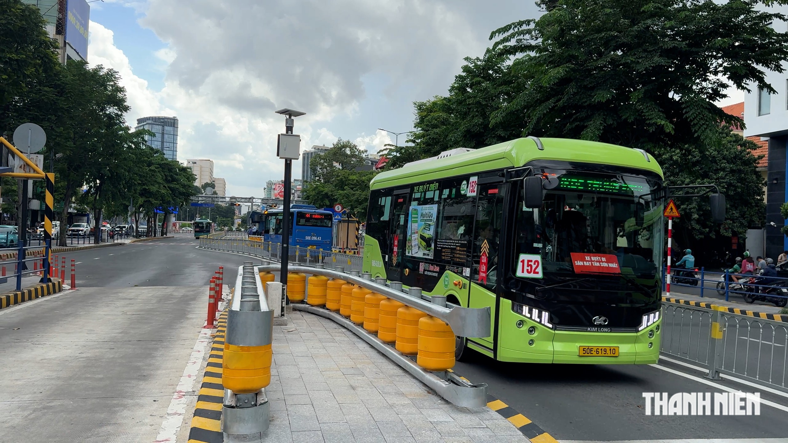 Xe buýt TP.HCM vẫn còn 'thử thách' khách quốc tế - Ảnh 1.