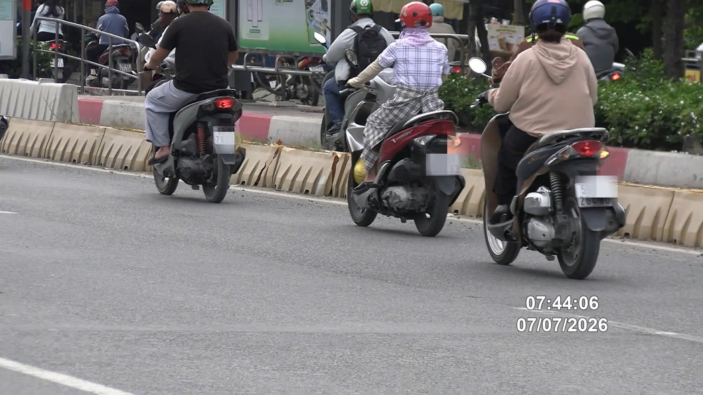 Tra cứu phạt nguội TP.HCM: Danh sách 427 xe máy bị phạt nguội đường Phạm Văn Đồng - Ảnh 2.