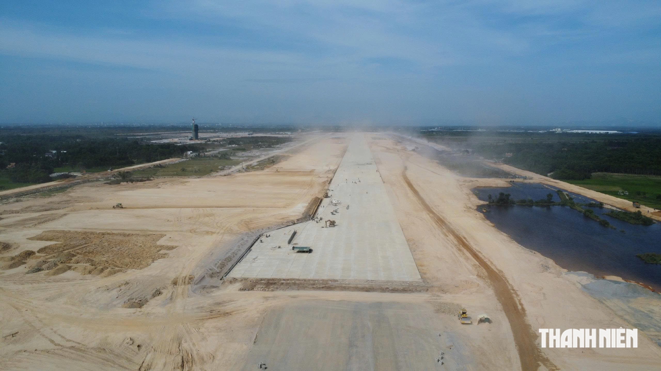 Thi công sân bay Quảng Trị: Người dân 'khó thở' vì bụi từ công trường- Ảnh 2.