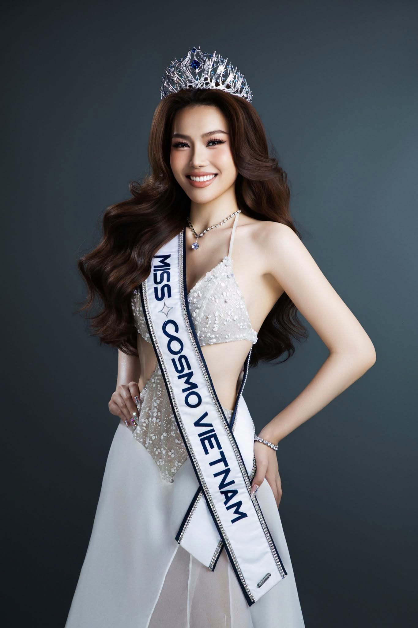 Ngọc Ch&acirc;u quyết đầu tư &lsquo;tới bến&rsquo; để Cẩm Ly &lsquo;in top&rsquo; Miss Cosmo 2026 - Ảnh 1.