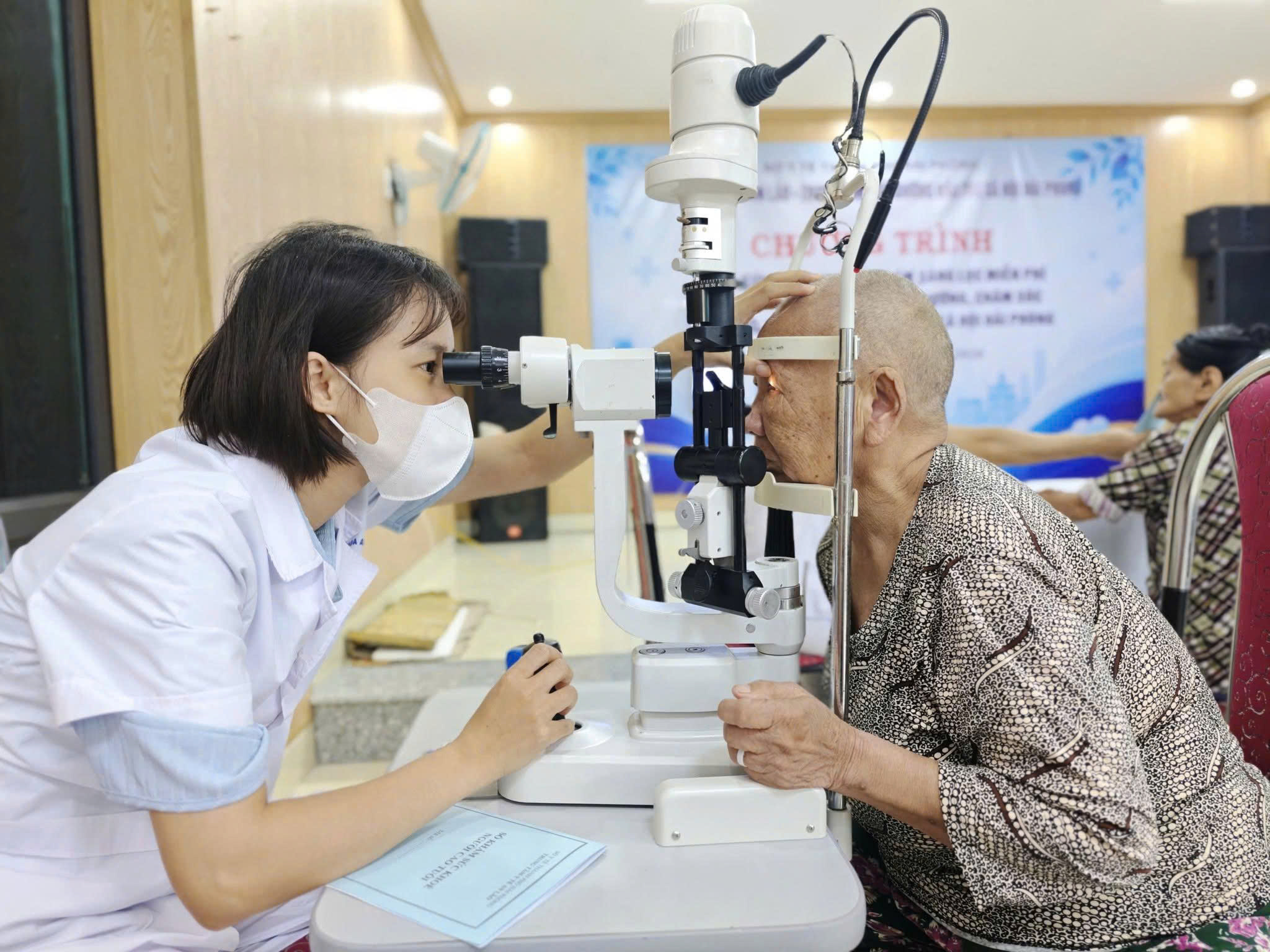 Hải Phòng khám sức khỏe miễn phí trọn đời cho người dân - Ảnh 1.