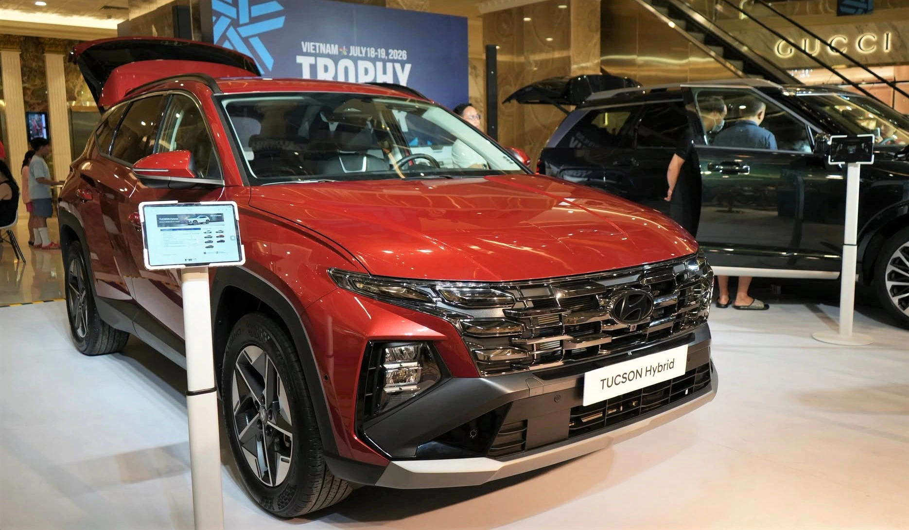 Hyundai Tucson Hybrid gi&aacute; dự kiến dưới 1 tỉ, tăng nhiệt cuộc đua xe lai điện C-SUV - Ảnh 1.