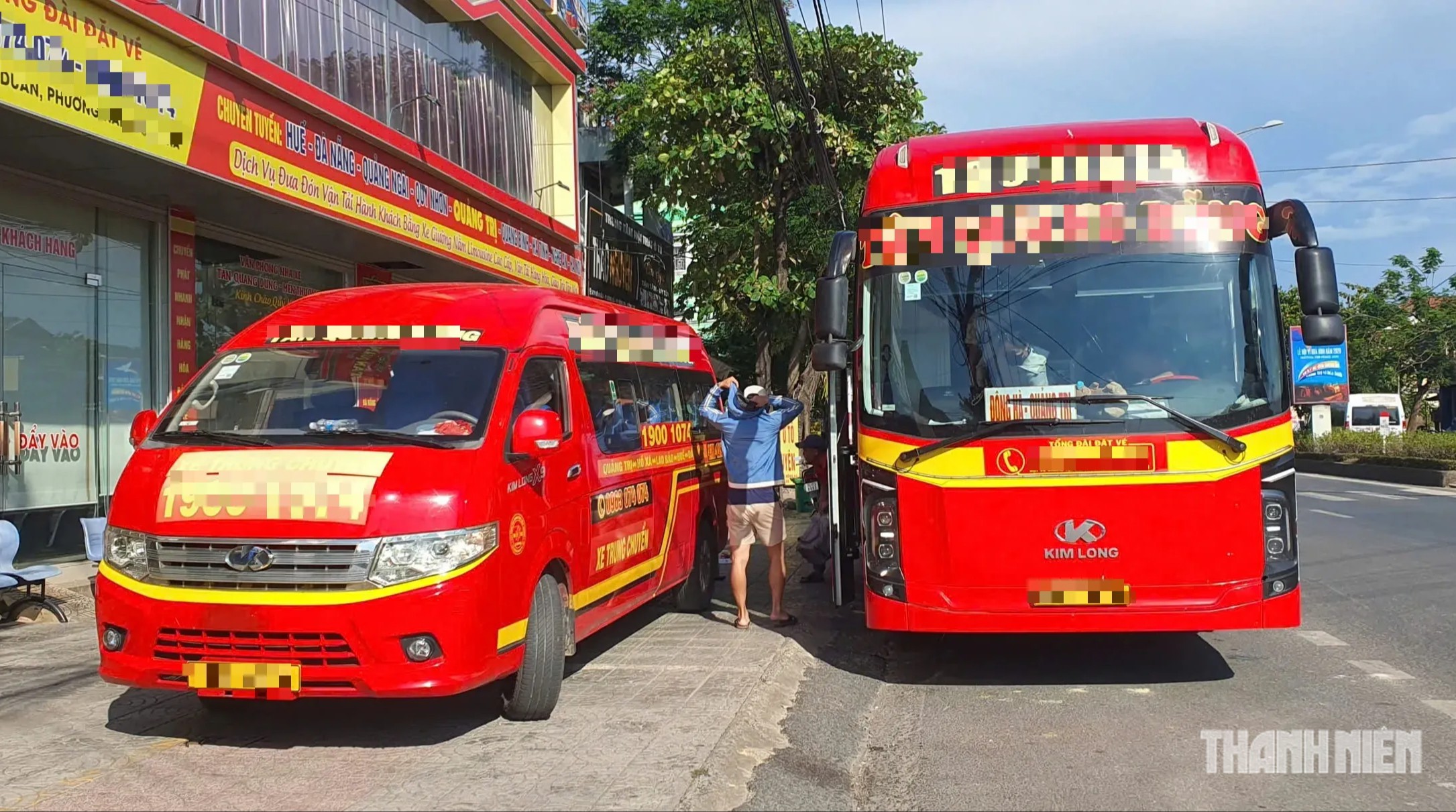 Xe khách chỉ có một cửa lên xuống liệu có an toàn? - Ảnh 1.
