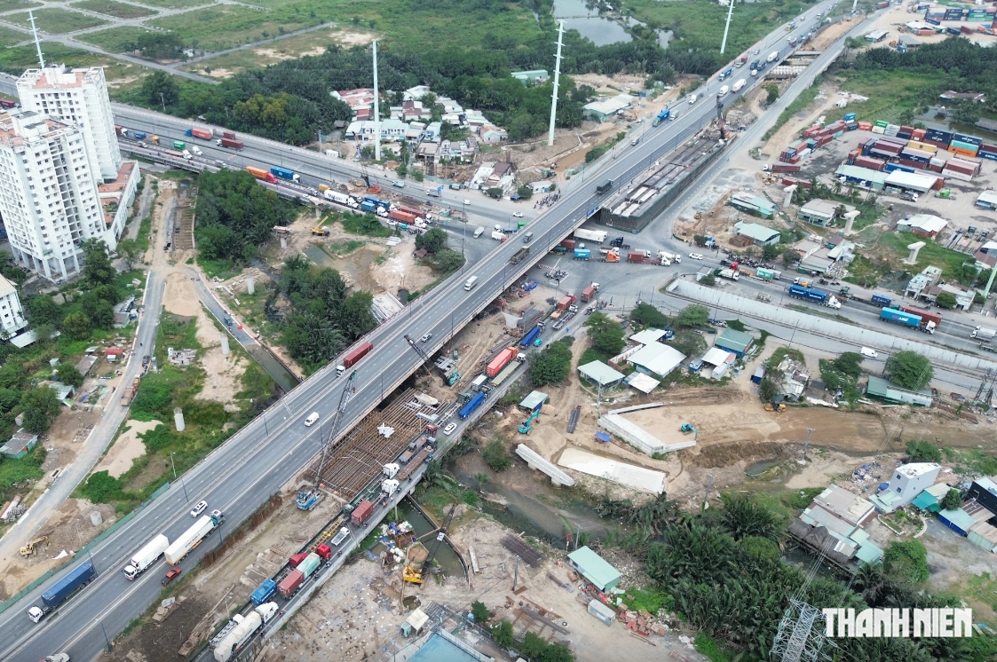 TP.HCM sẽ làm đường riêng cho xe container vào cảng Cát Lái - Ảnh 3.