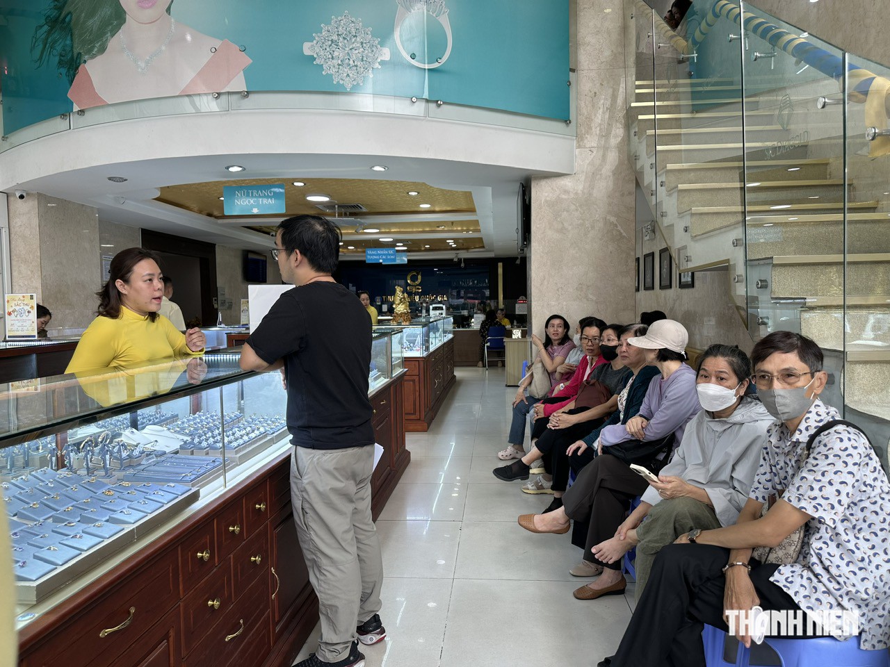 Khách bán kim cương, vàng tăng đột biến- Ảnh 4.