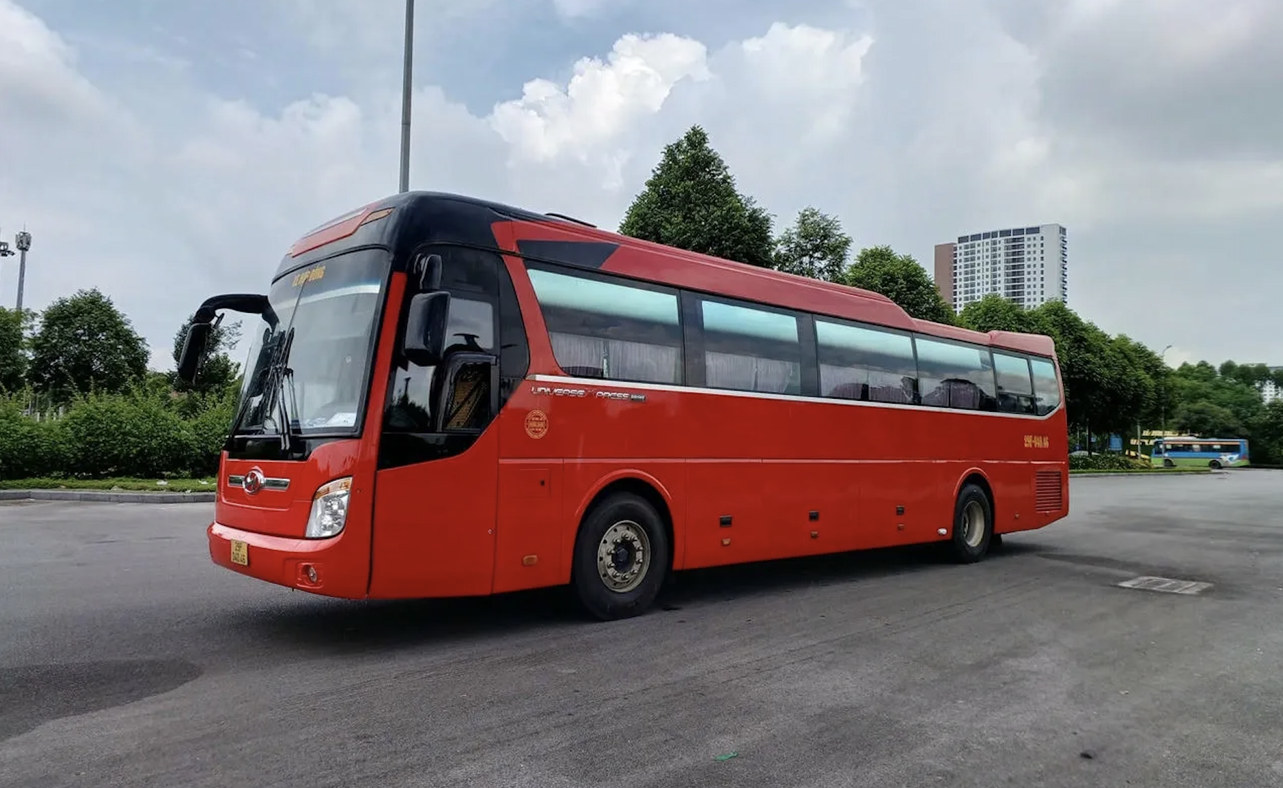 Xe khách chỉ có một cửa lên xuống liệu có an toàn? - Ảnh 2.