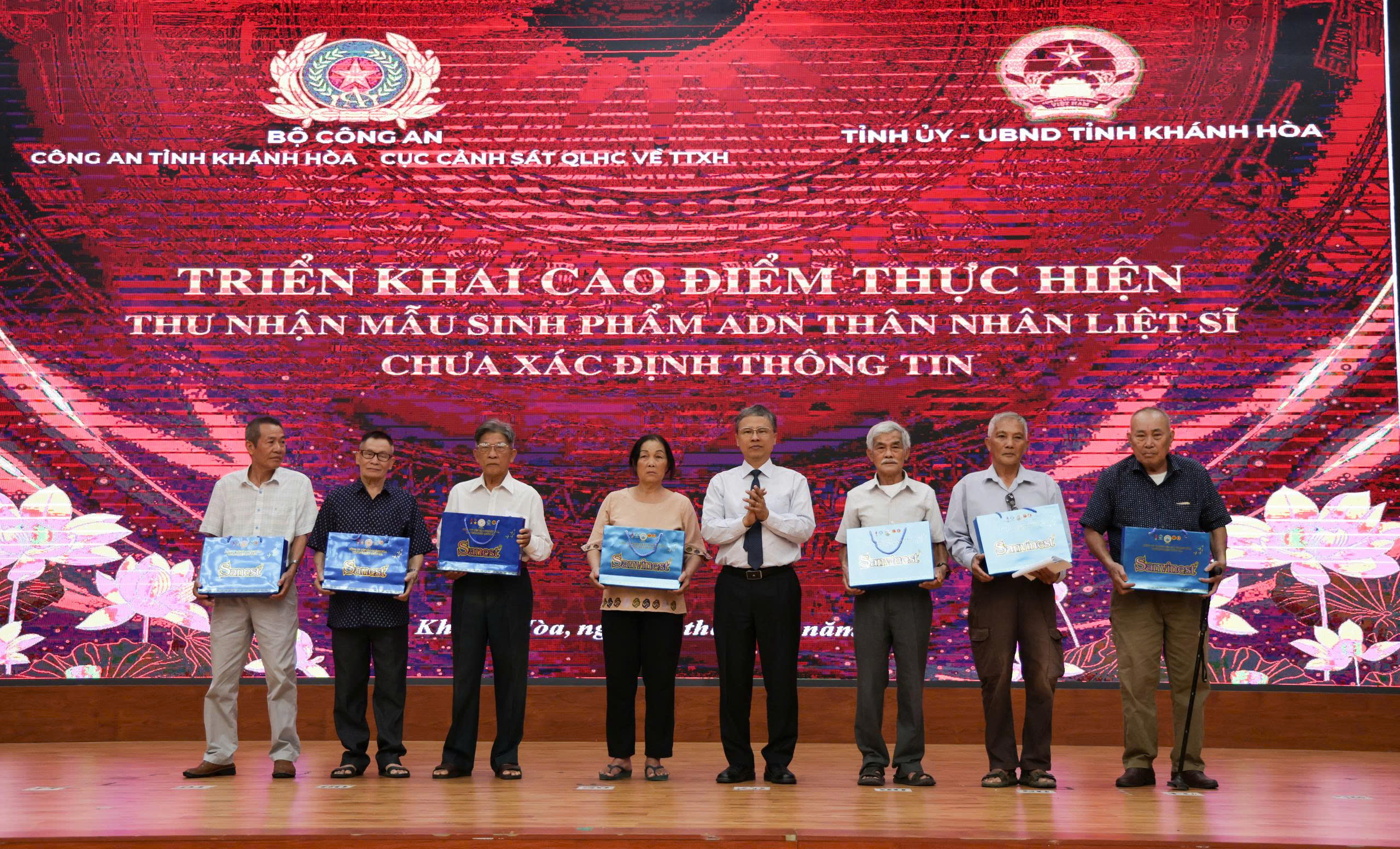 Khánh Hòa thu mẫu ADN cho hơn 3.200 thân nhân liệt sĩ chưa rõ danh tính- Ảnh 4.