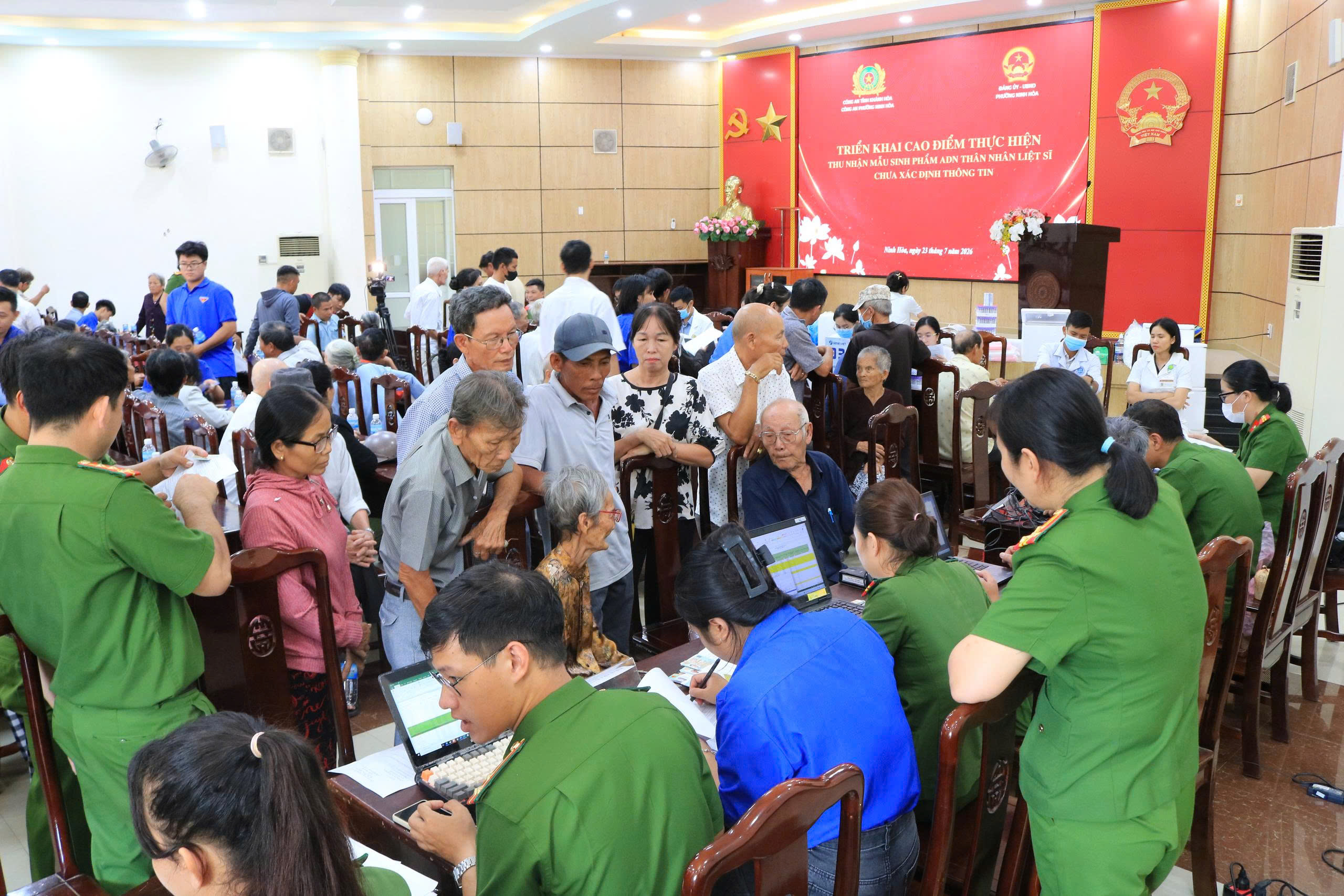 Khánh Hòa thu mẫu ADN cho hơn 3.200 thân nhân liệt sĩ chưa rõ danh tính- Ảnh 3.