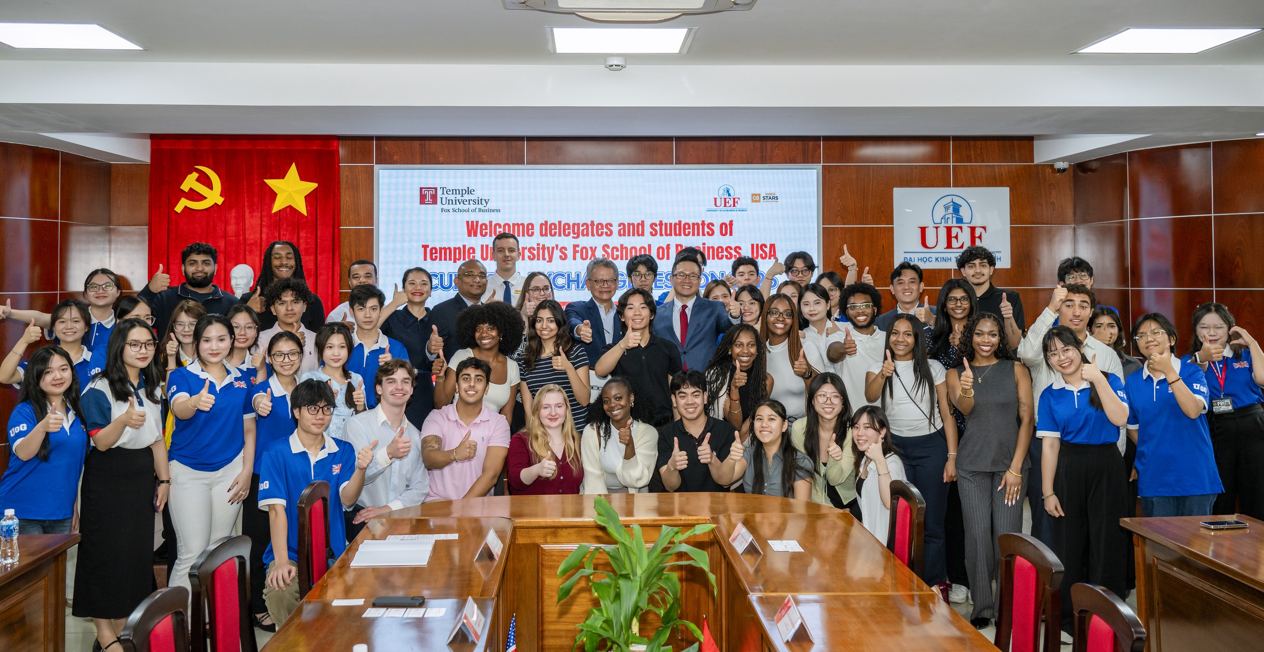 Rộng cơ hội vào đại học chính quy với chương trình Cử nhân quốc tế UEF, không lo điểm sàn xét tuyển- Ảnh 2.