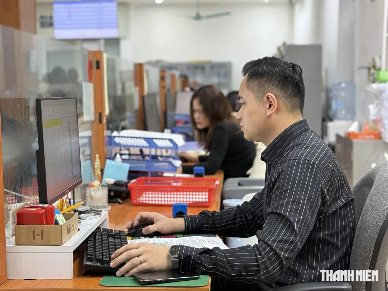Bộ Nội vụ bãi bỏ thủ tục xét thăng hạng viên chức- Ảnh 1.