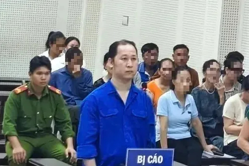 Cựu cán bộ phường chiếm đoạt gần 13,8 tỉ đồng - Ảnh 1.